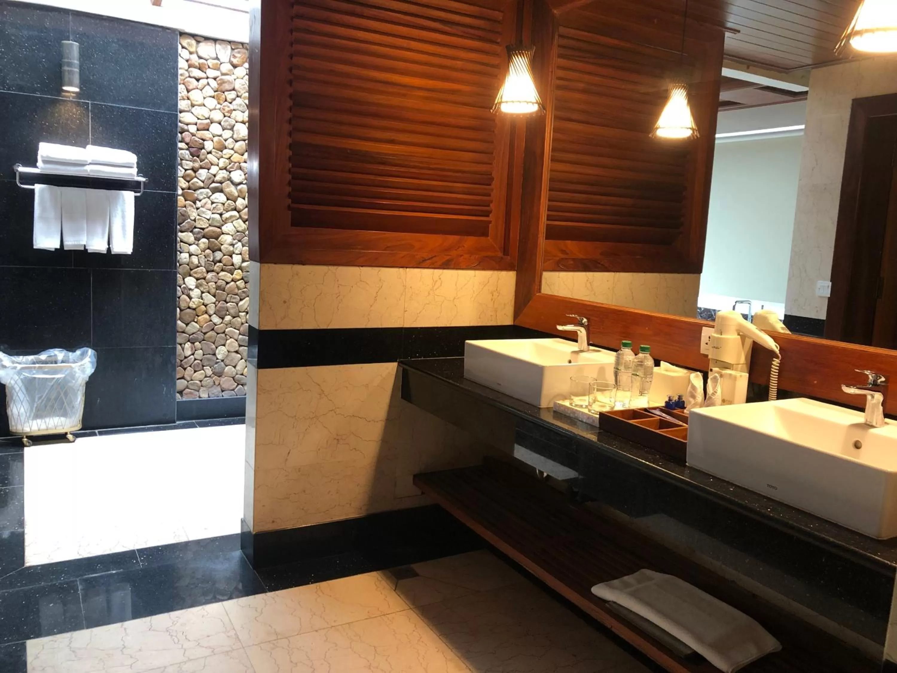 Hot Tub, Bathroom in Try Palace Resort-Kep