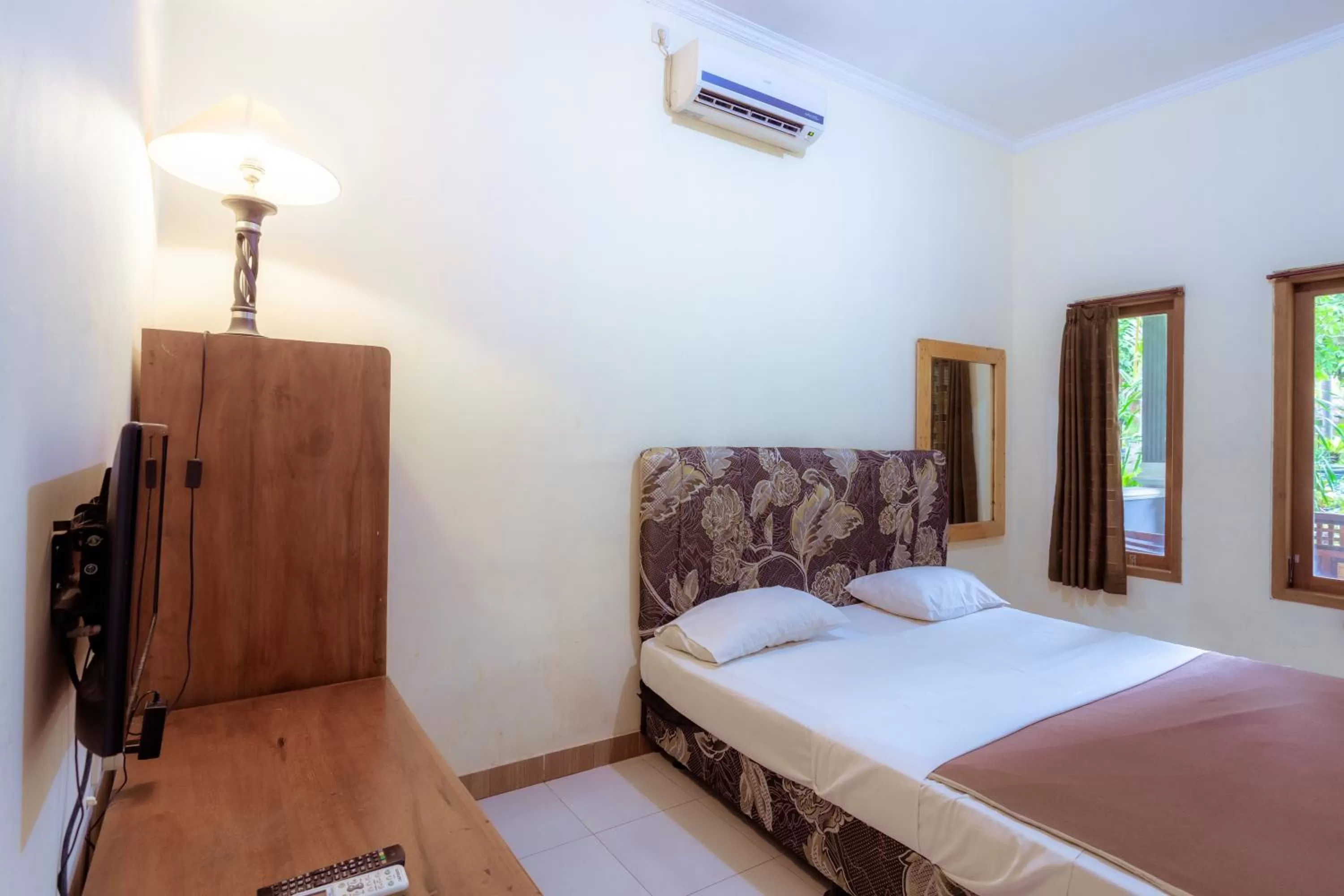 Bedroom, Bed in Hotel Mahkota Plengkung by ecommerceloka