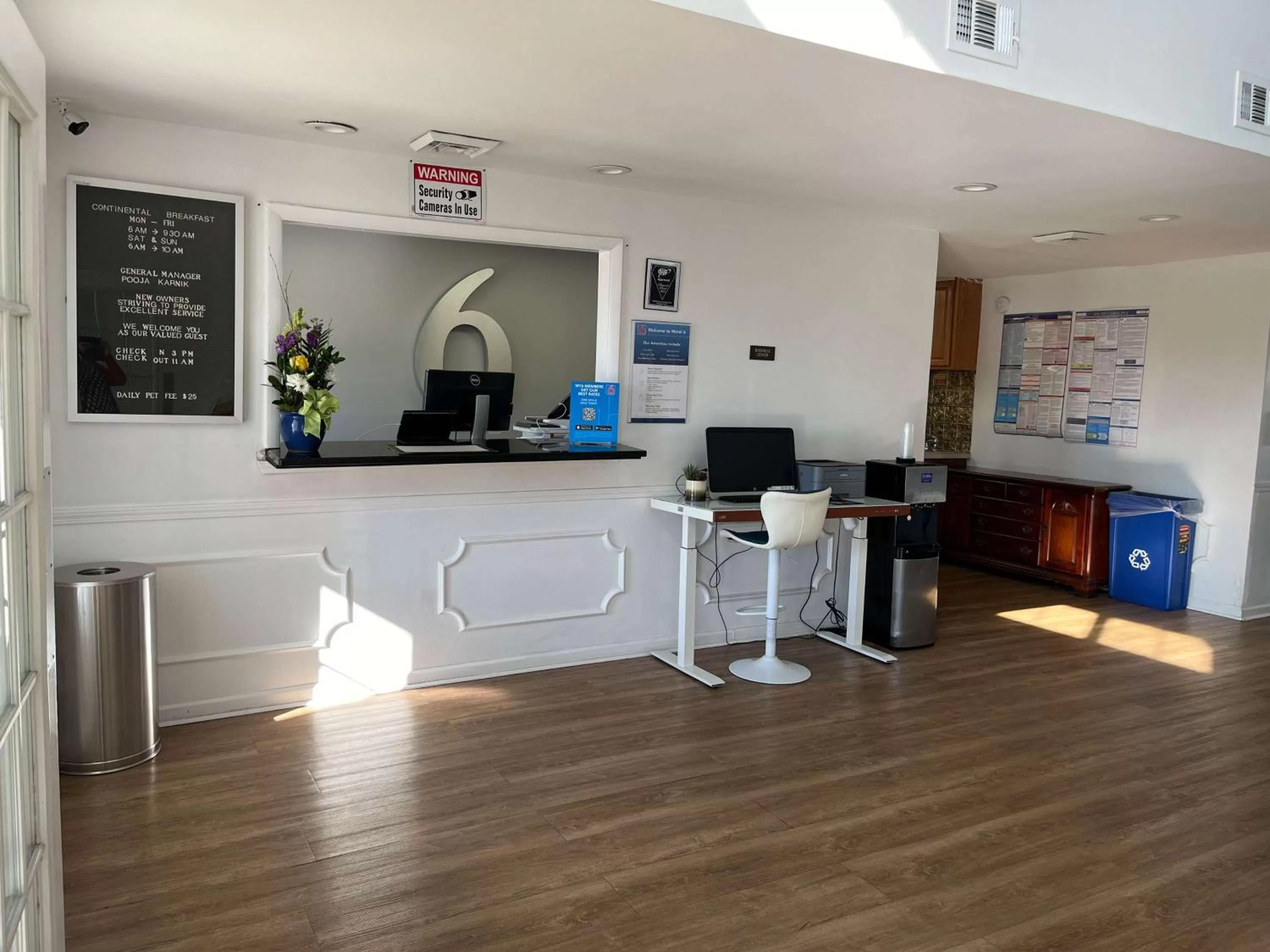 Lobby or reception in Motel 6 Georgetown, SC Marina