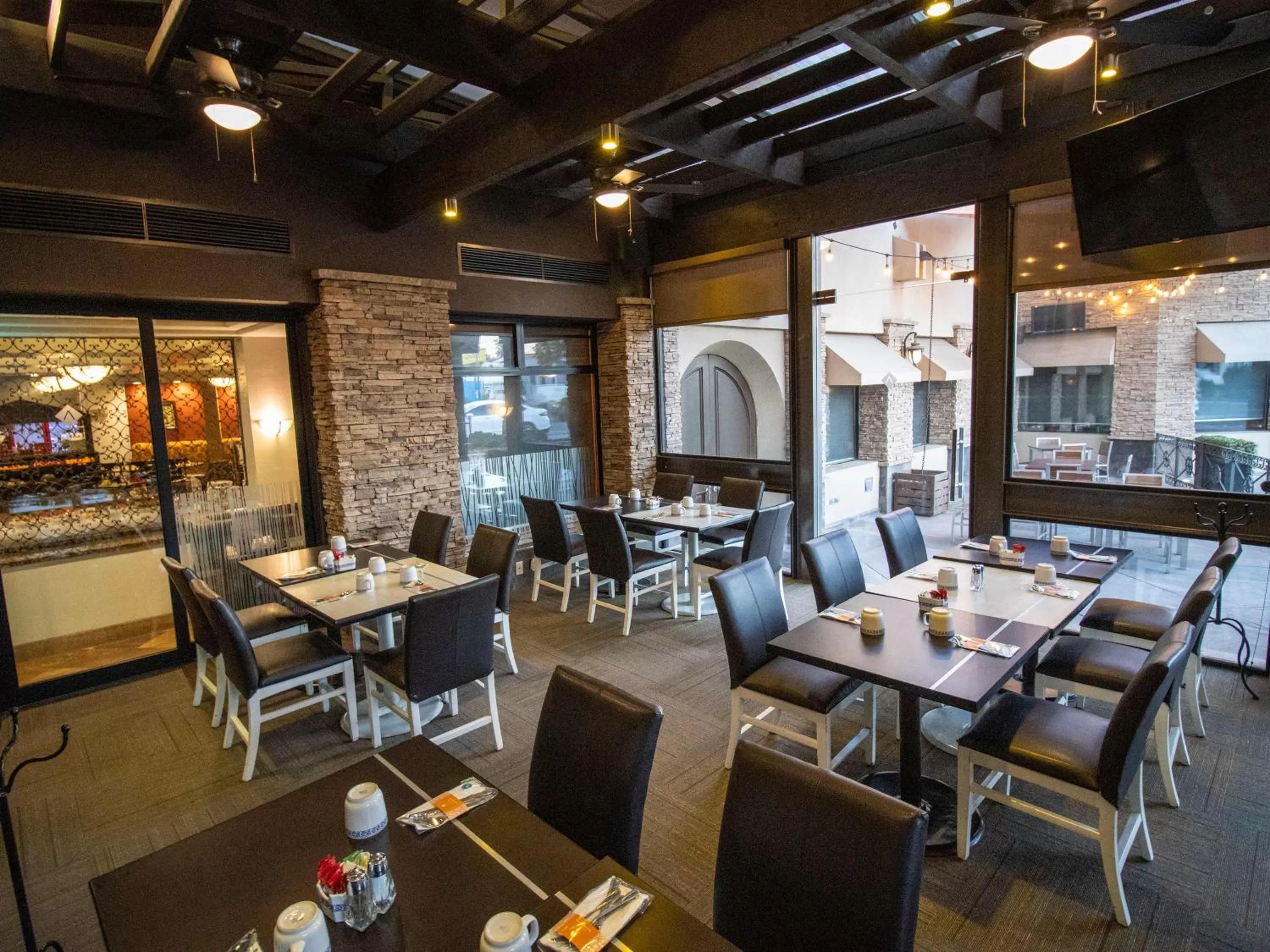 Restaurant/places to eat in Hotel Araiza Mexicali