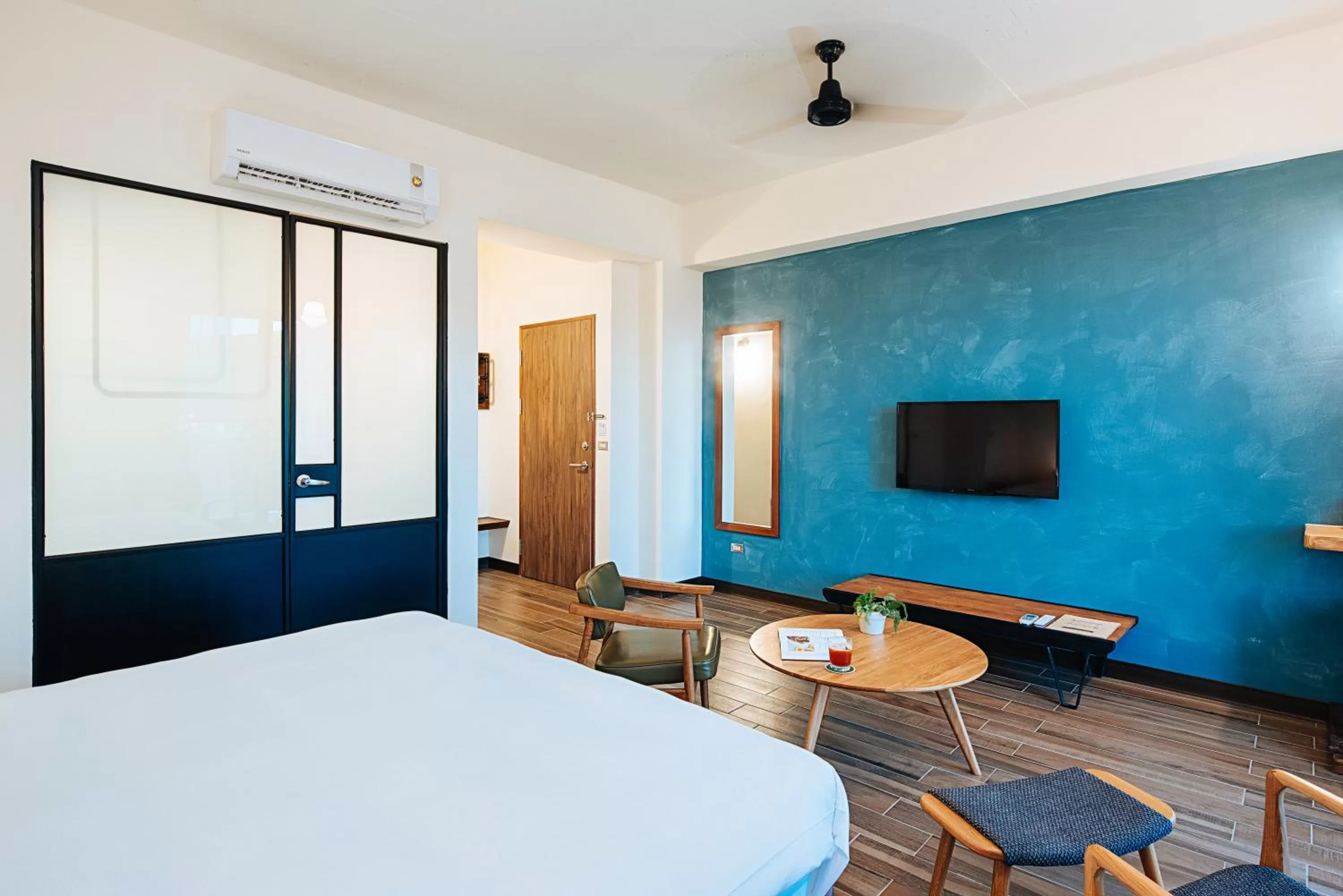 TV and multimedia, TV/Entertainment Center in Chillax Inn B&B