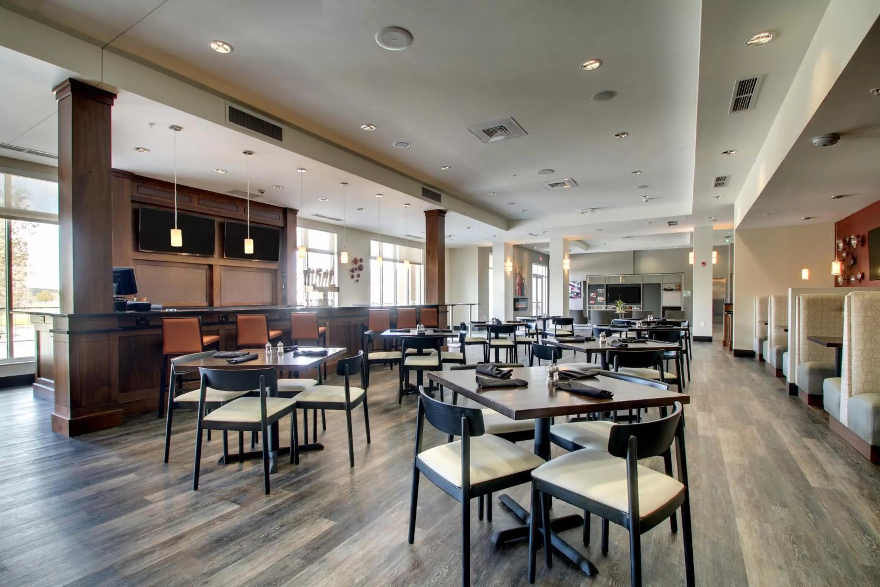 Restaurant/places to eat in Holiday Inn & Suites Peoria at Grand Prairie by IHG