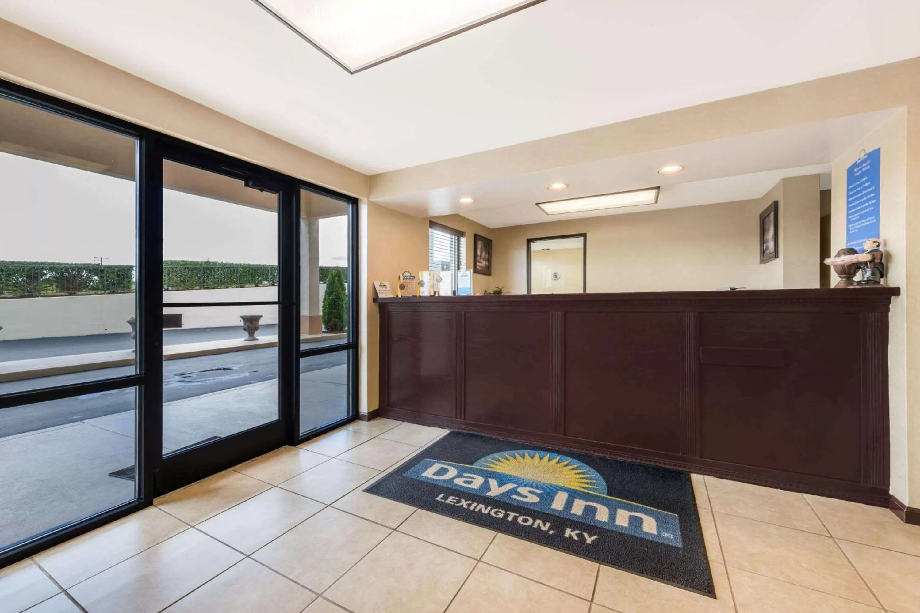 Lobby or reception in Days Inn Lexington SE Hamburg