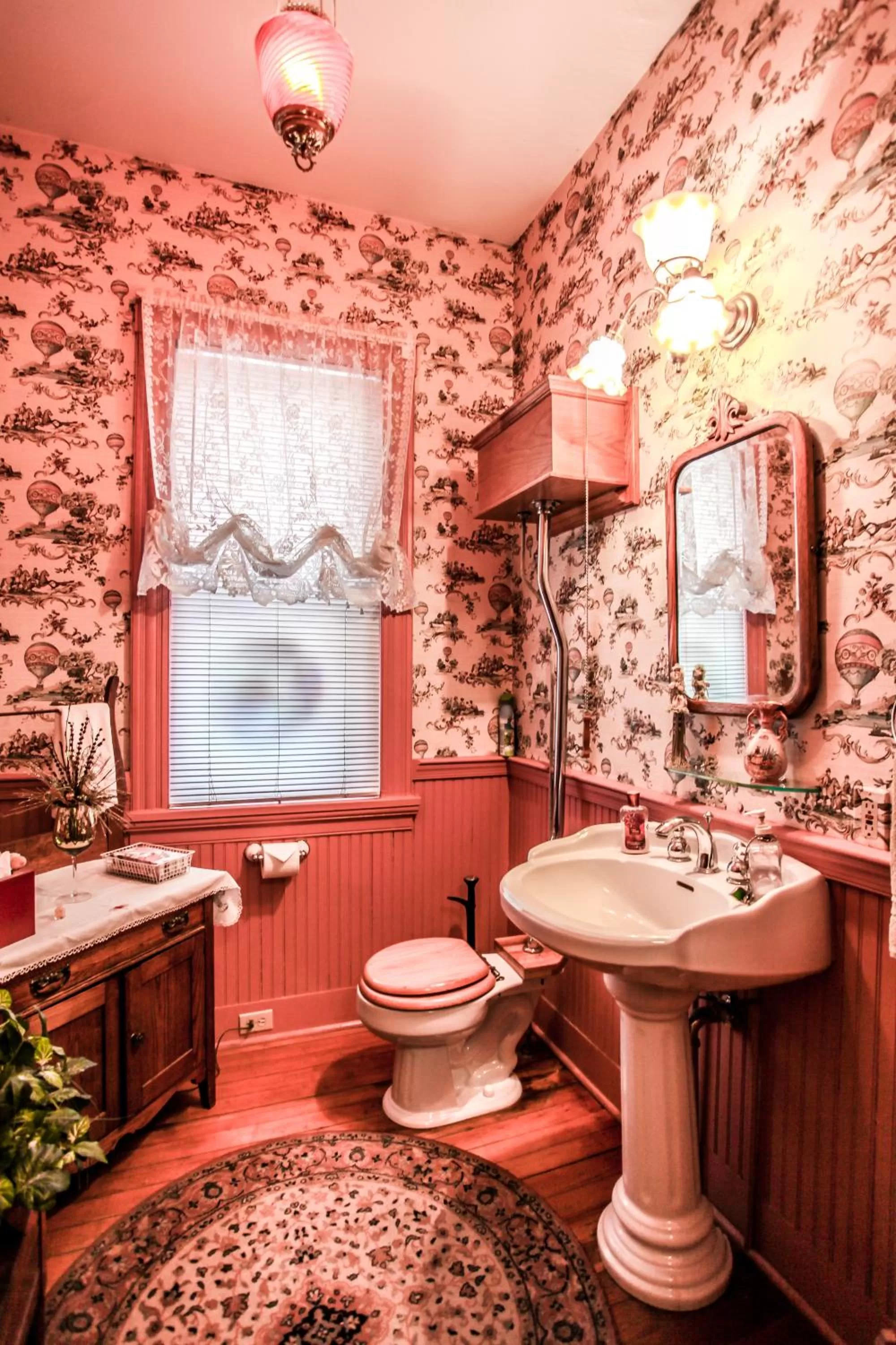 Bathroom in Hollerstown Hill Bed and Breakfast
