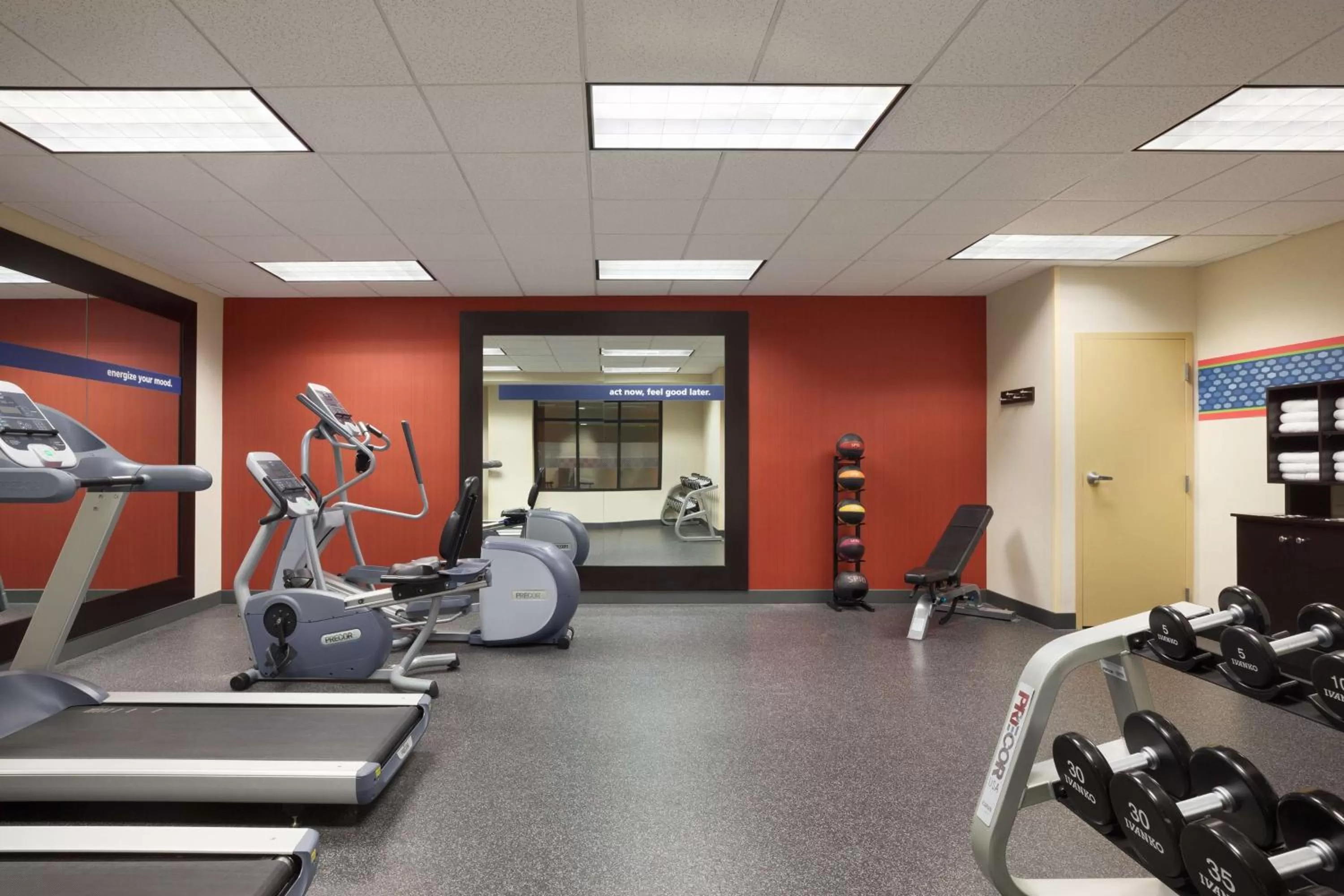 Fitness centre/facilities in Hampton Inn & Suites East Hartford