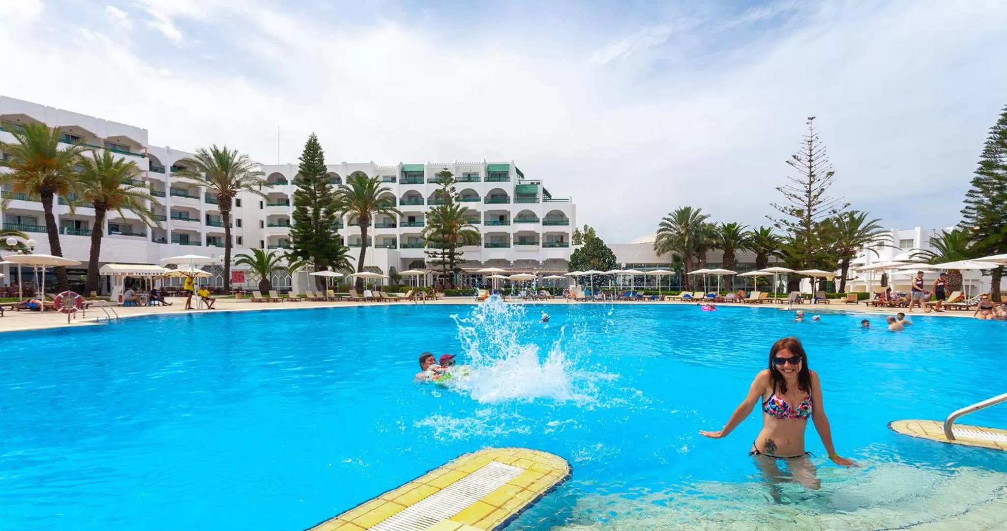 Swimming pool in El Mouradi Palace- Couple et Famille uniquement