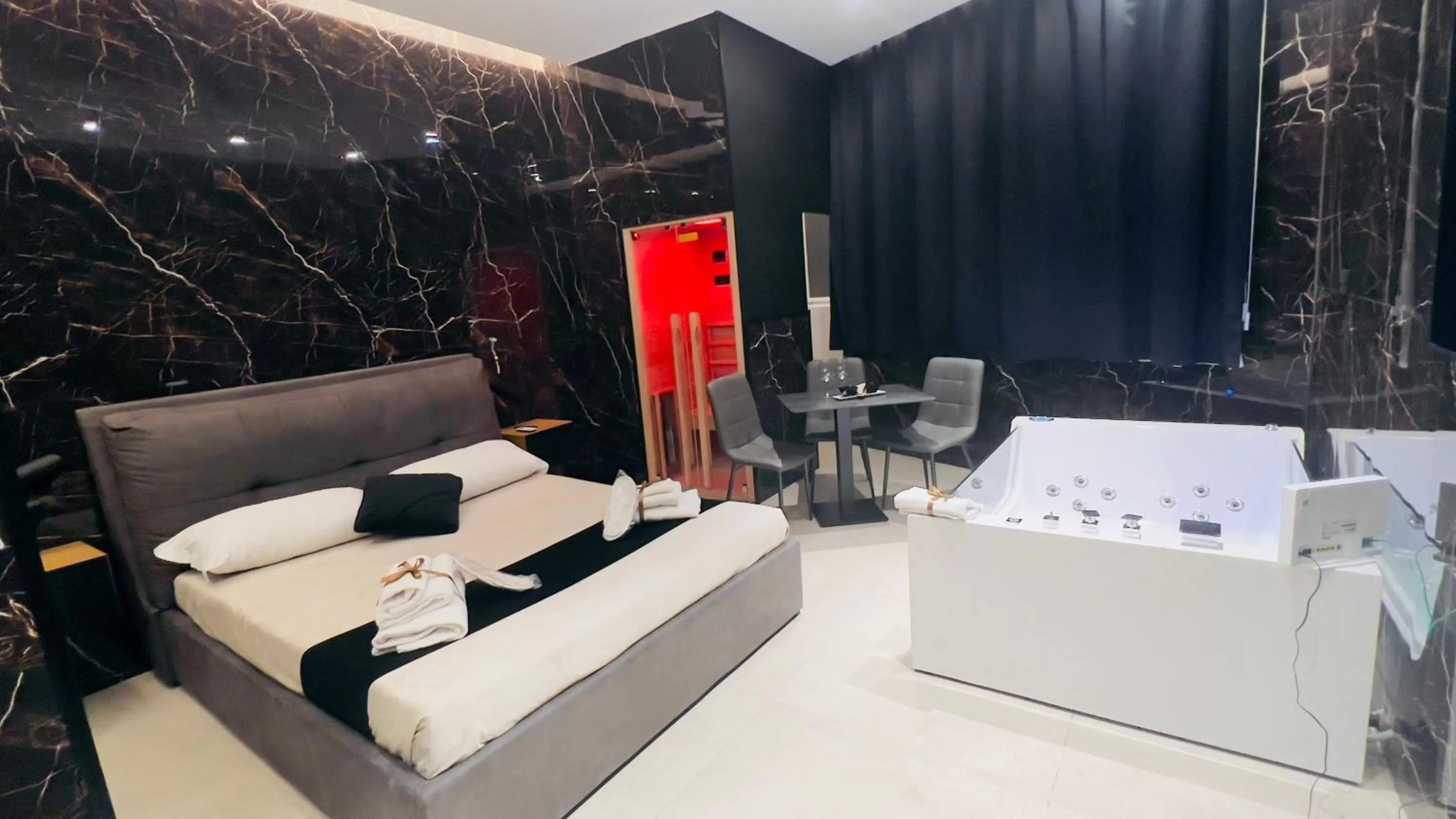 Dining area, Bed in NUAR suite&spa