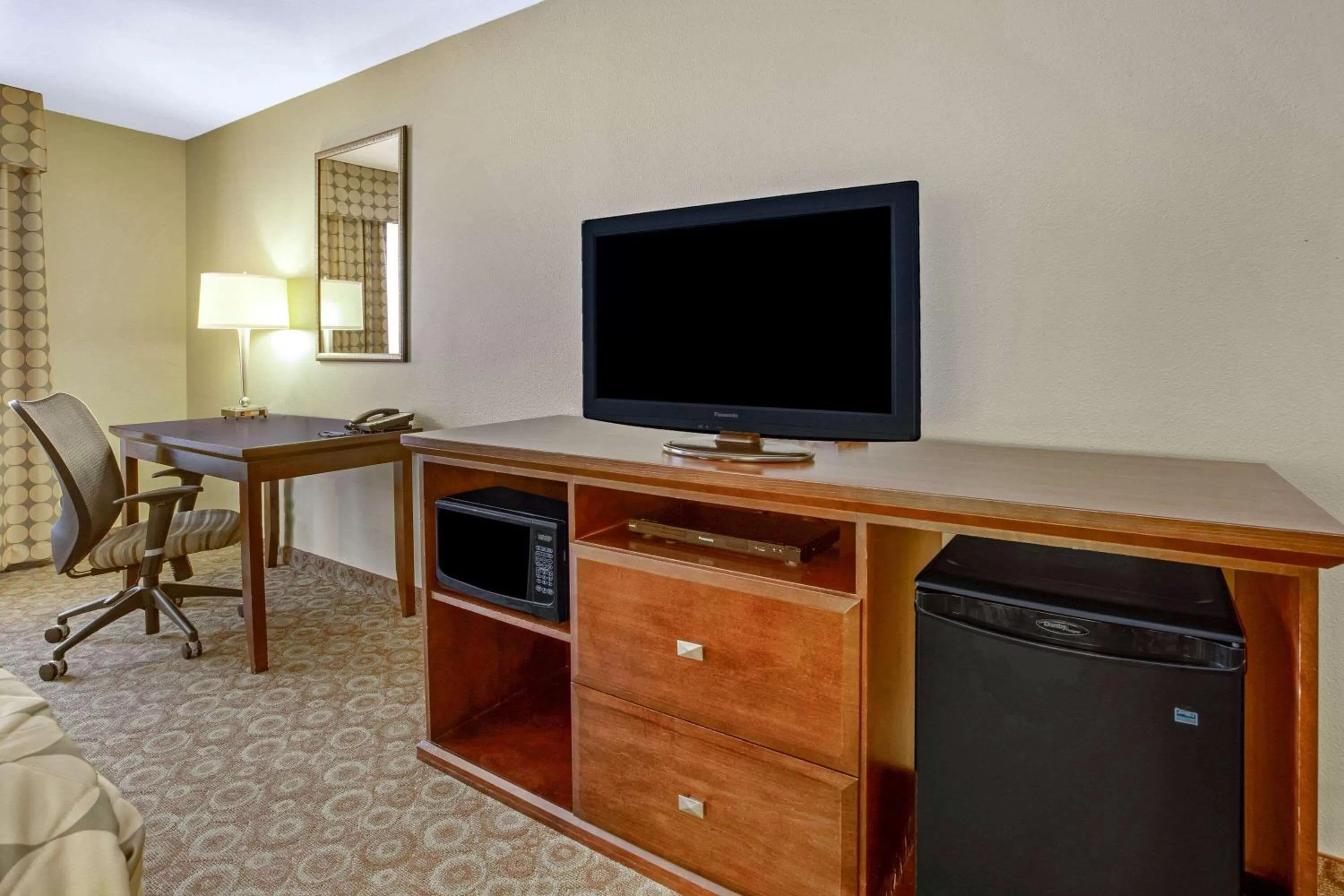 Photo of the whole room in La Quinta by Wyndham Dickinson