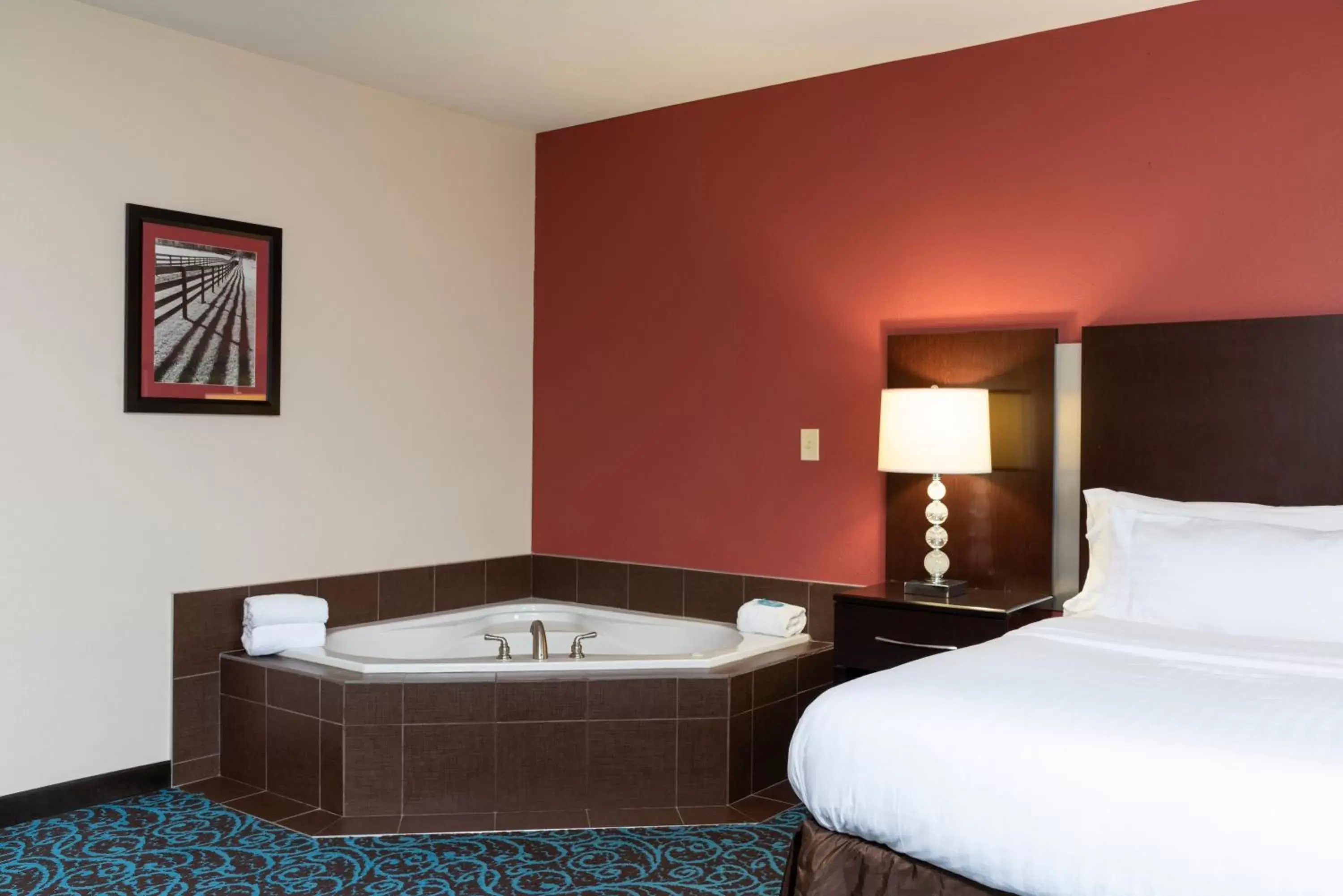 King Room with Spa Bath in Holiday Inn Express & Suites - New Philadelphia Southwest, an IHG Hotel King Room with Spa Bath in Holiday Inn Express & Suites - New Philadelphia Southwest, an IHG Hotel