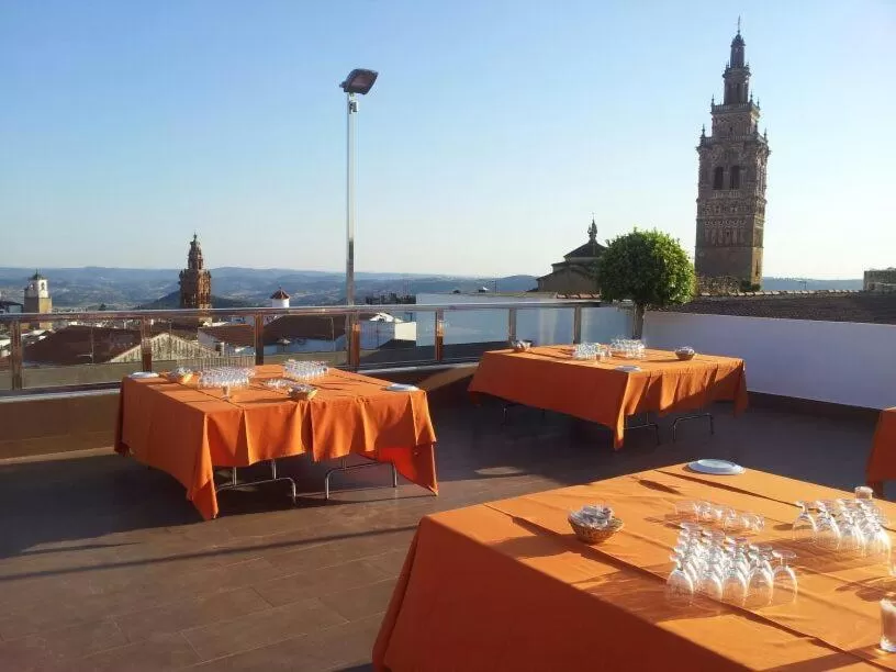 Banquet/Function facilities in Hotel Oasis Familiar