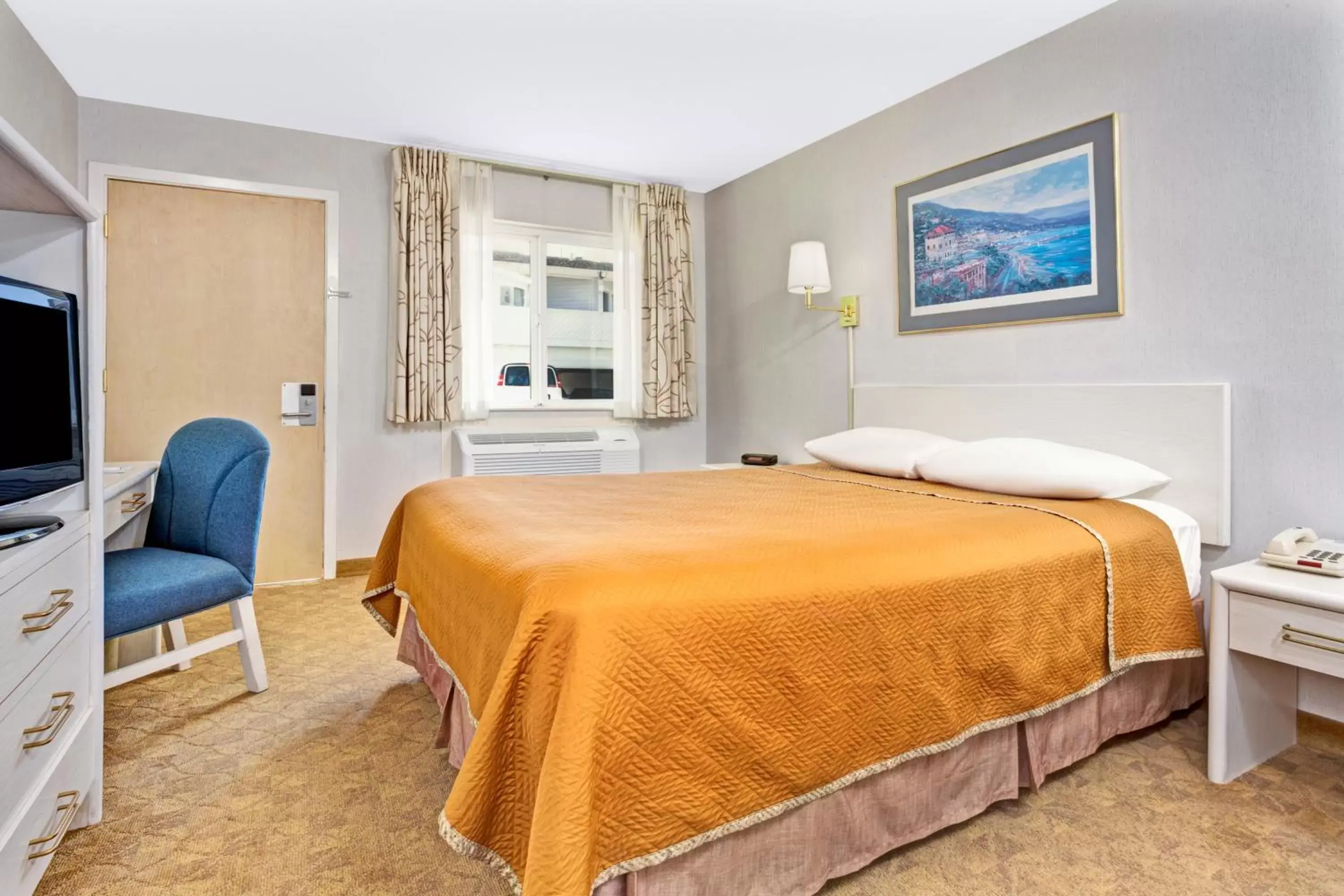 Deluxe Queen Room - Non-Smoking in Travelodge by Wyndham Mill Valley/Sausalito Deluxe Queen Room - Non-Smoking in Travelodge by Wyndham Mill Valley/Sausalito