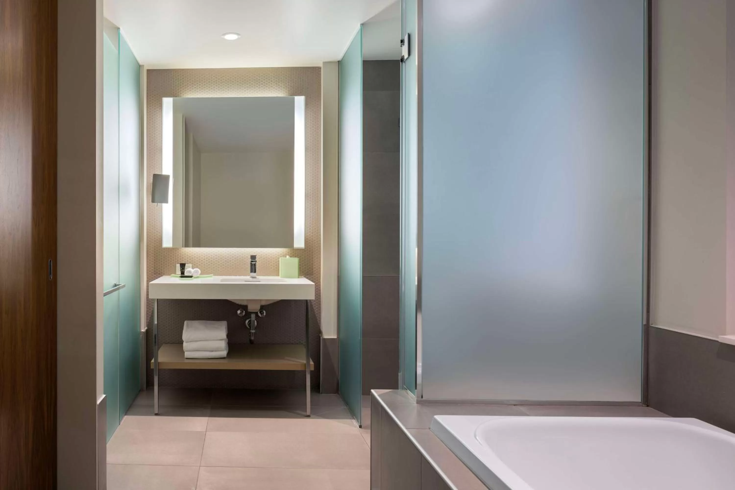 Bathroom, Bed in Hyatt Centric The Loop Chicago