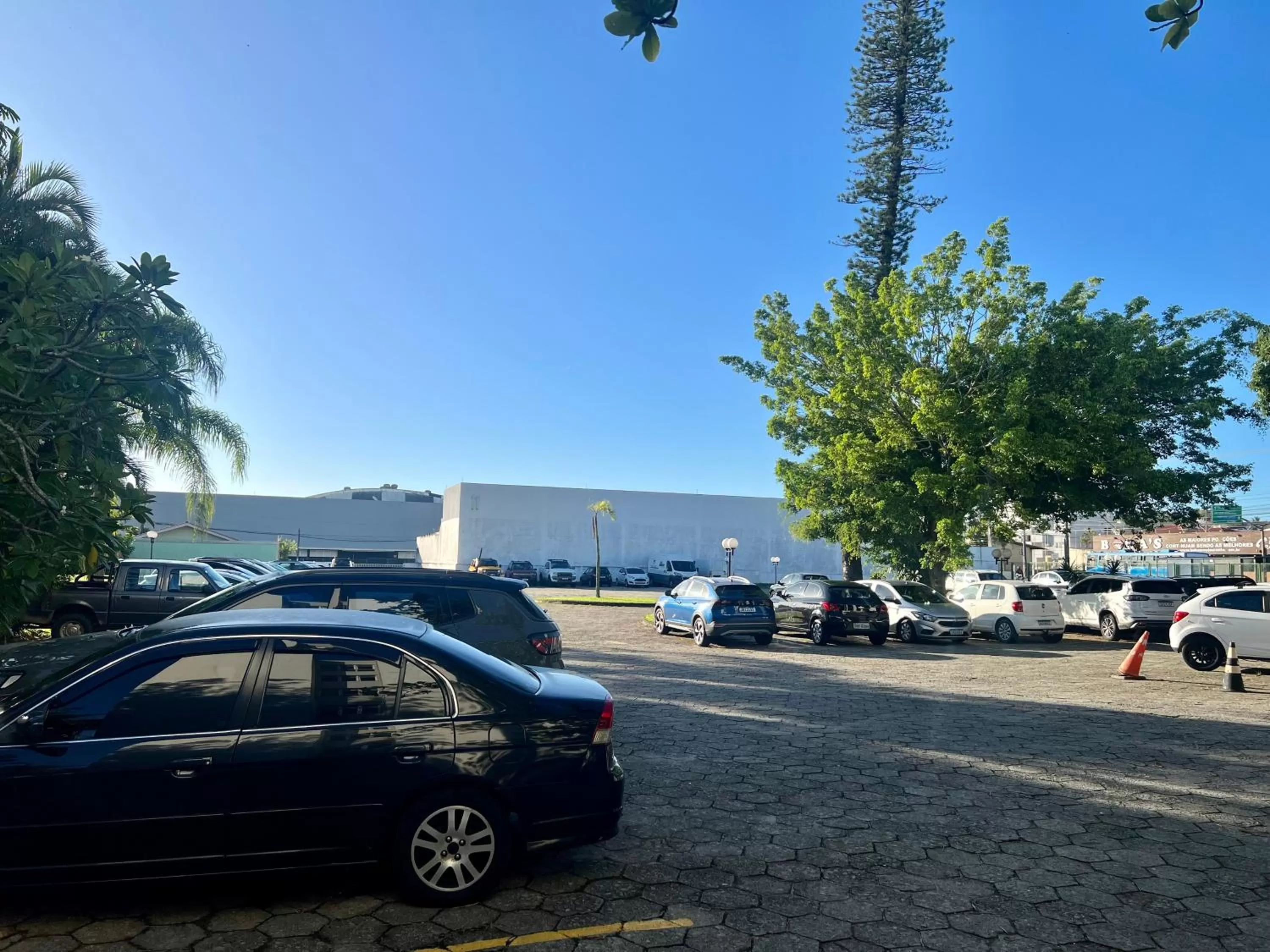 Parking in Brisamar Suite Hotel