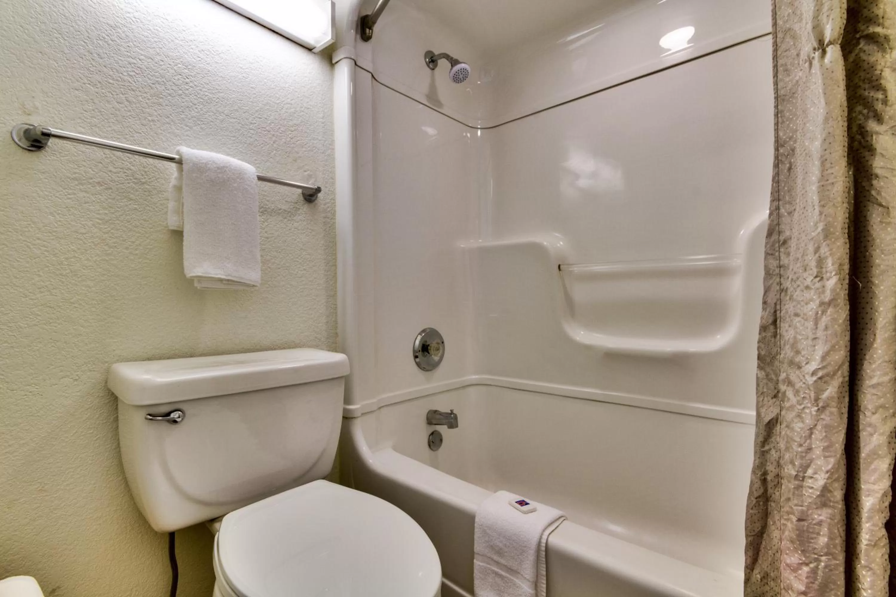 Bathroom in Motel 6-Irving, TX - Dallas