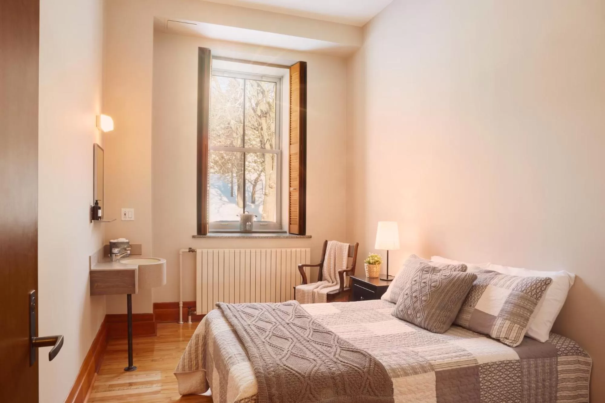 Photo of the whole room, Bed in Auberge de l'Abbaye d'Oka