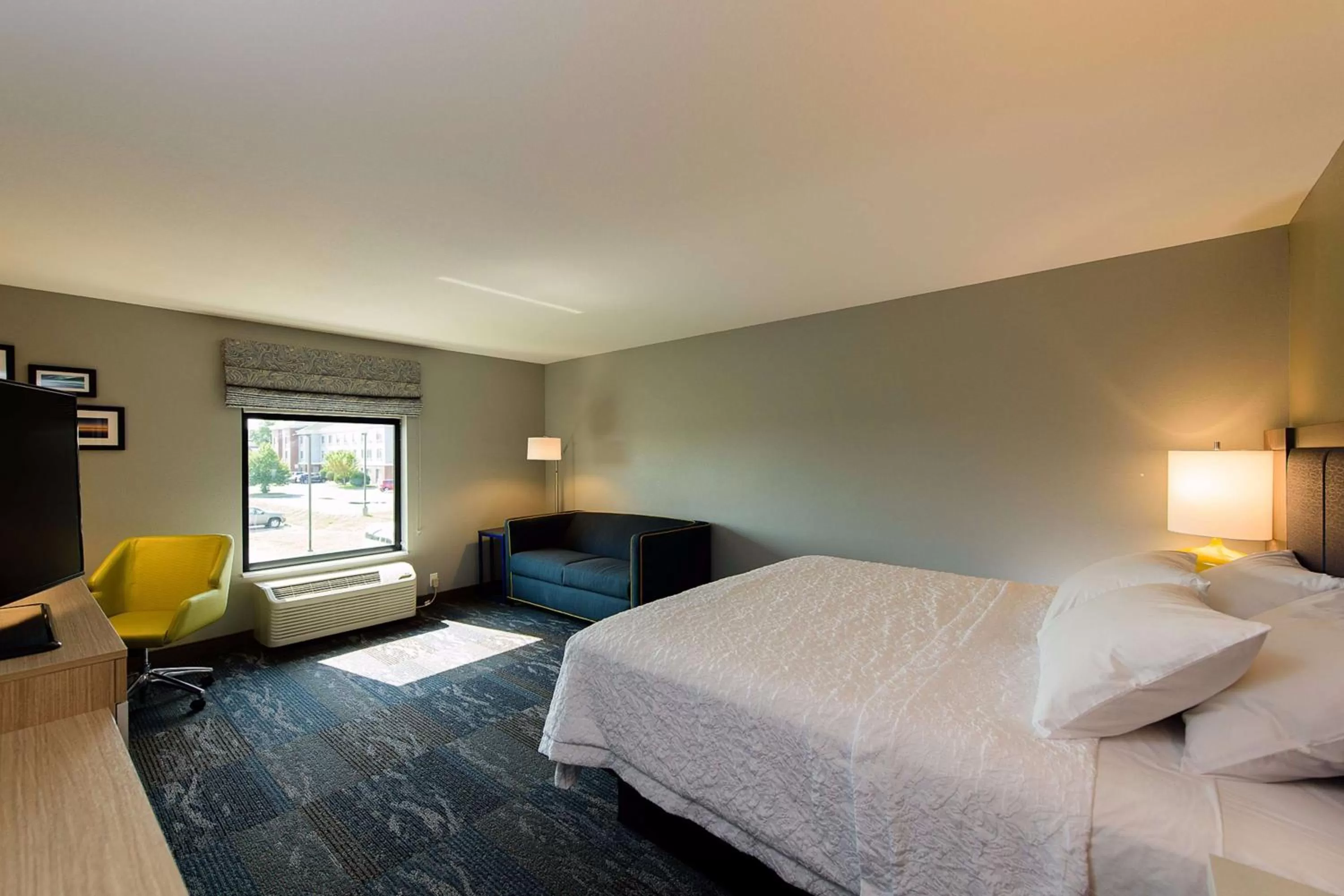 Bedroom, Bed in Hampton Inn Superior Duluth, Wi