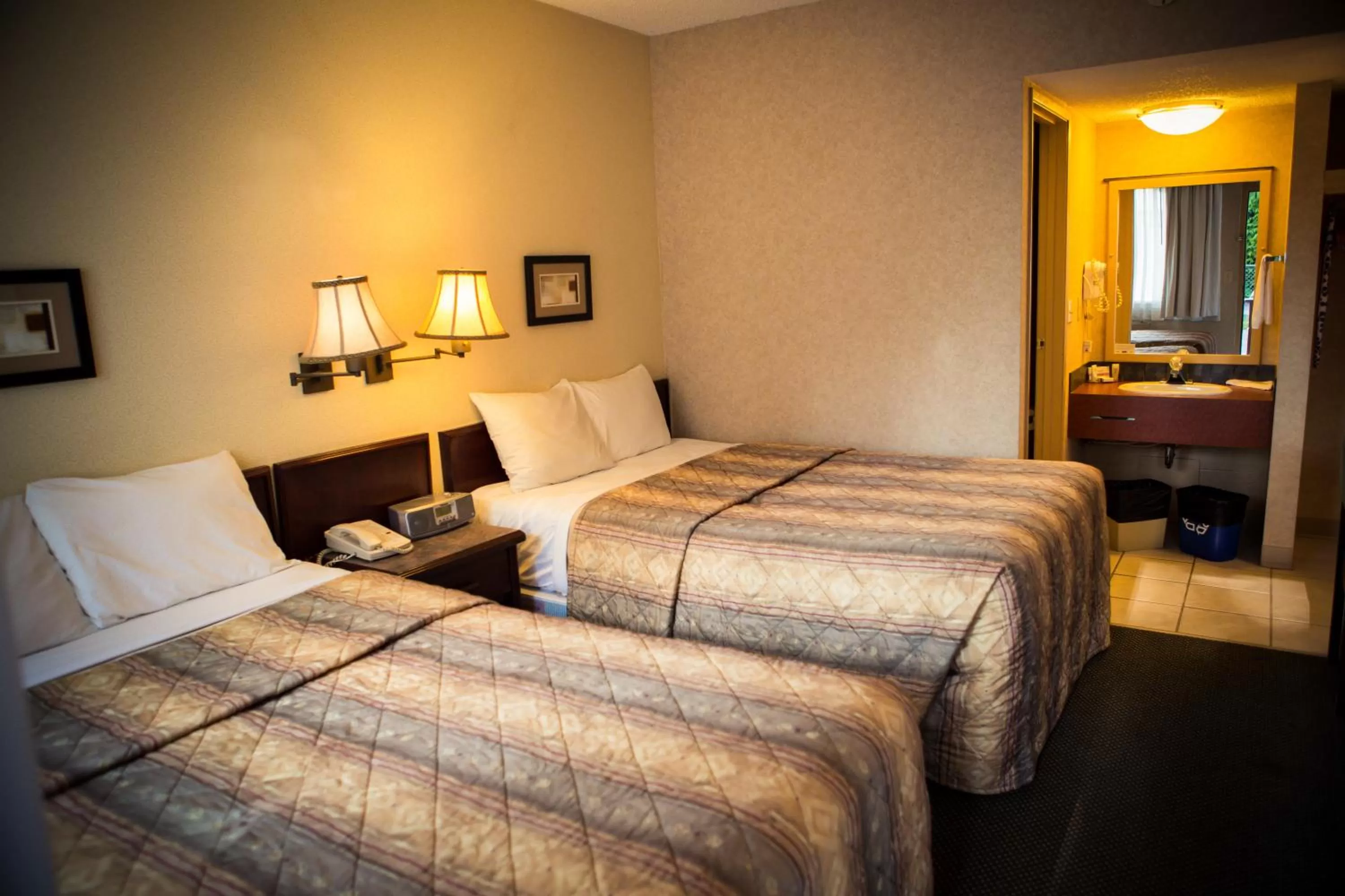 Photo of the whole room, Bed in Langley Hwy Hotel