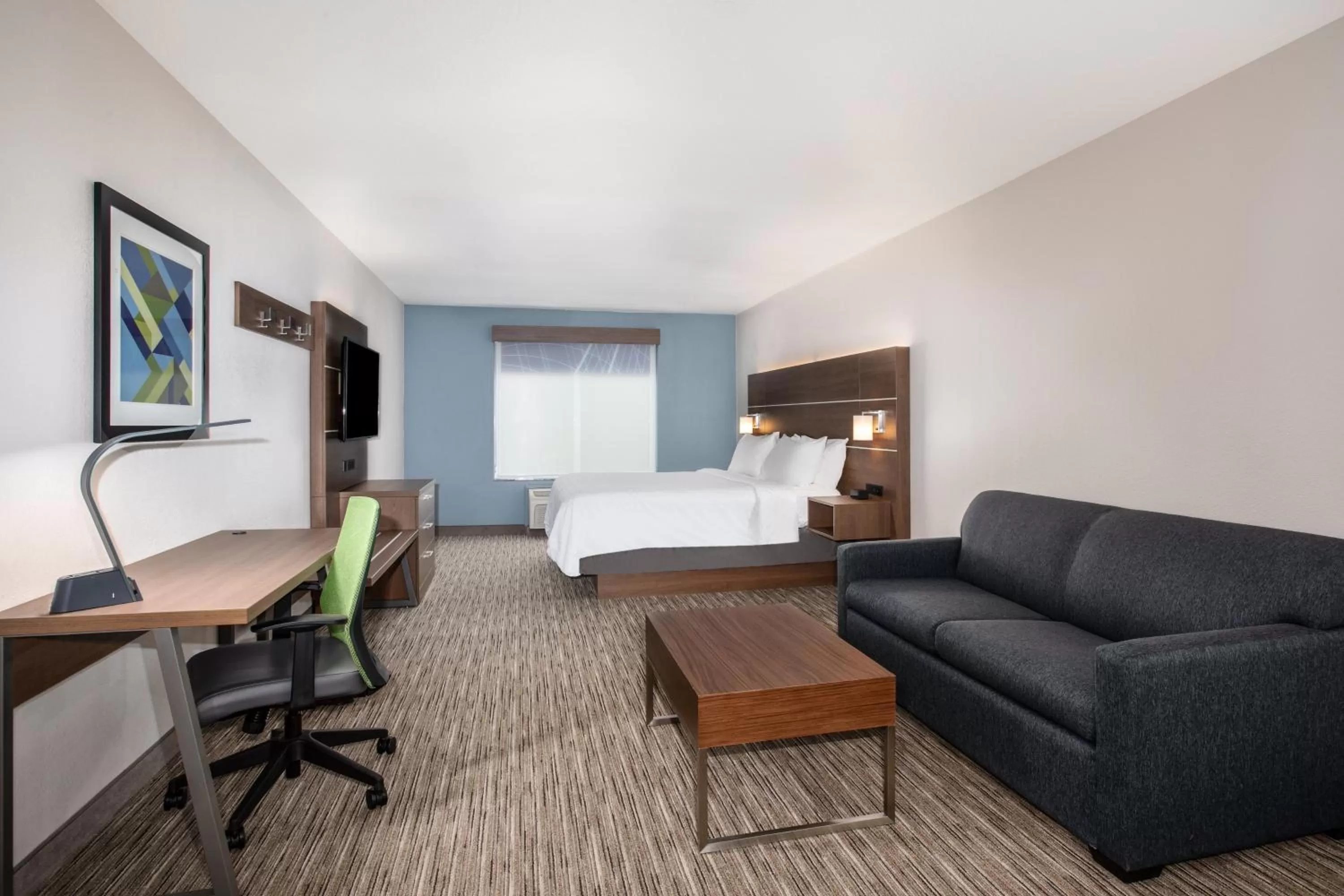 Photo of the whole room, Bed in Holiday Inn Express & Suites Yosemite Park Area by IHG