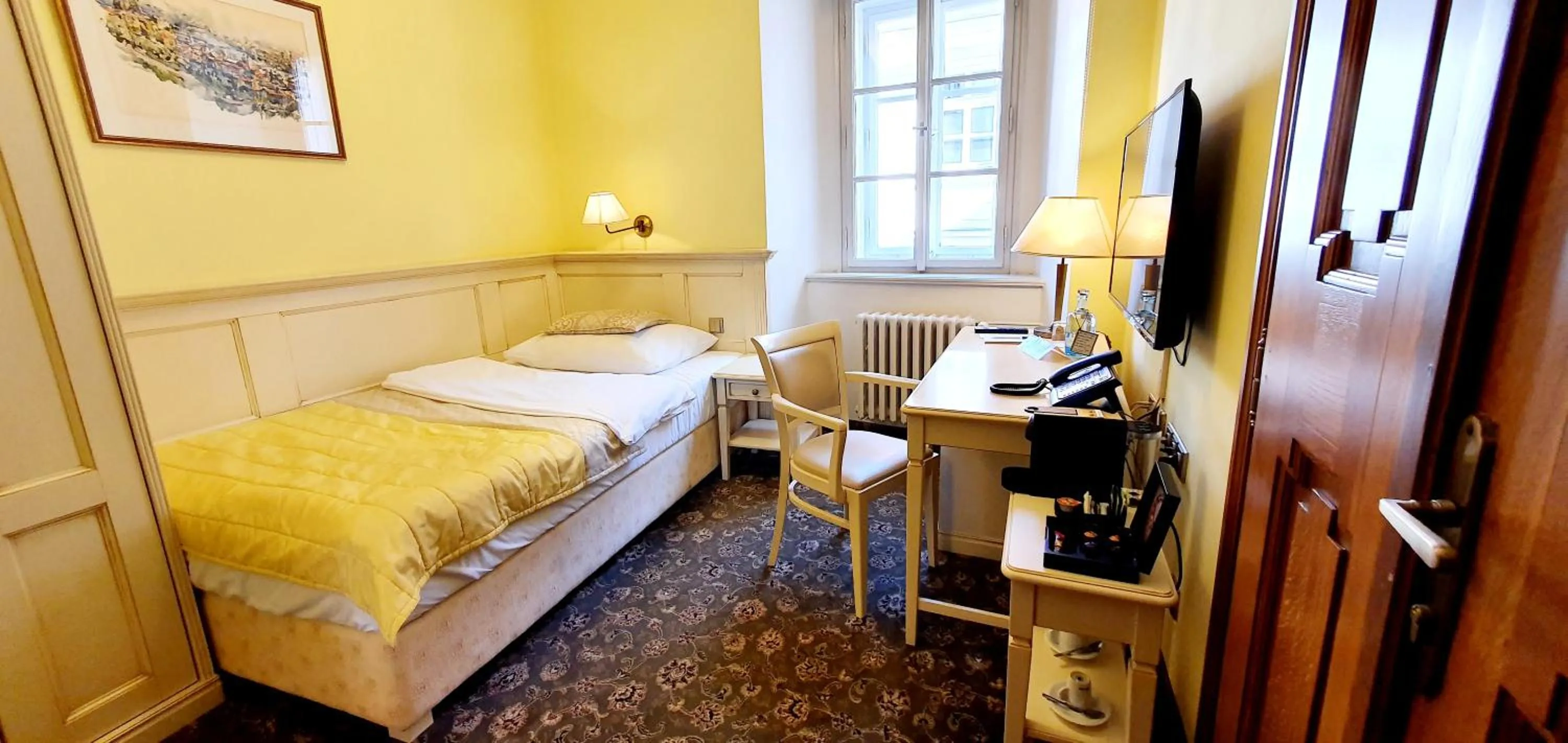 Bed in Hotel Metamorphis