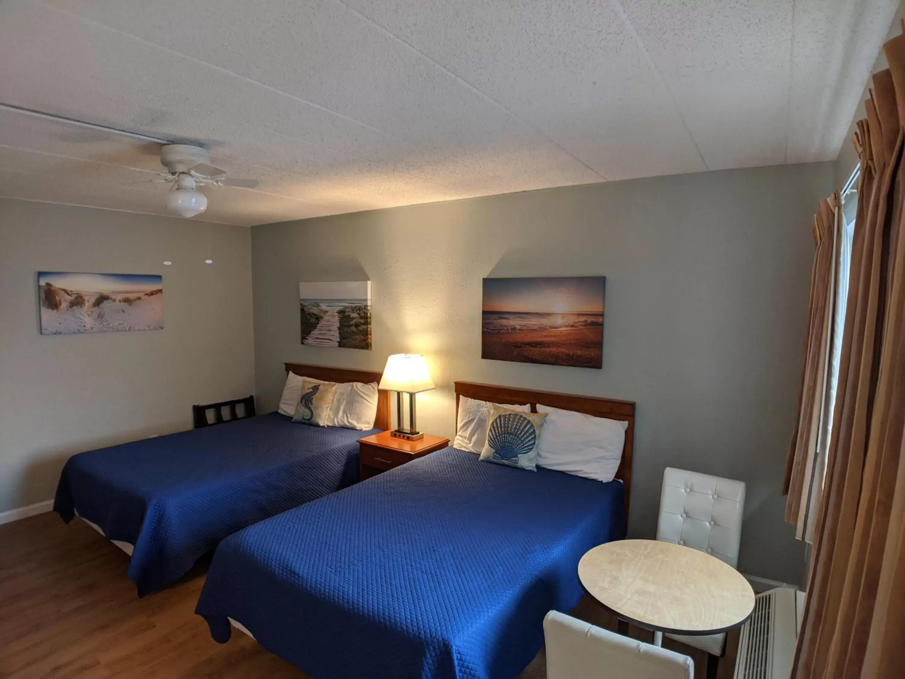 Double Room with Two Double Beds in Sand Pebble Motor Lodge Double Room with Two Double Beds in Sand Pebble Motor Lodge