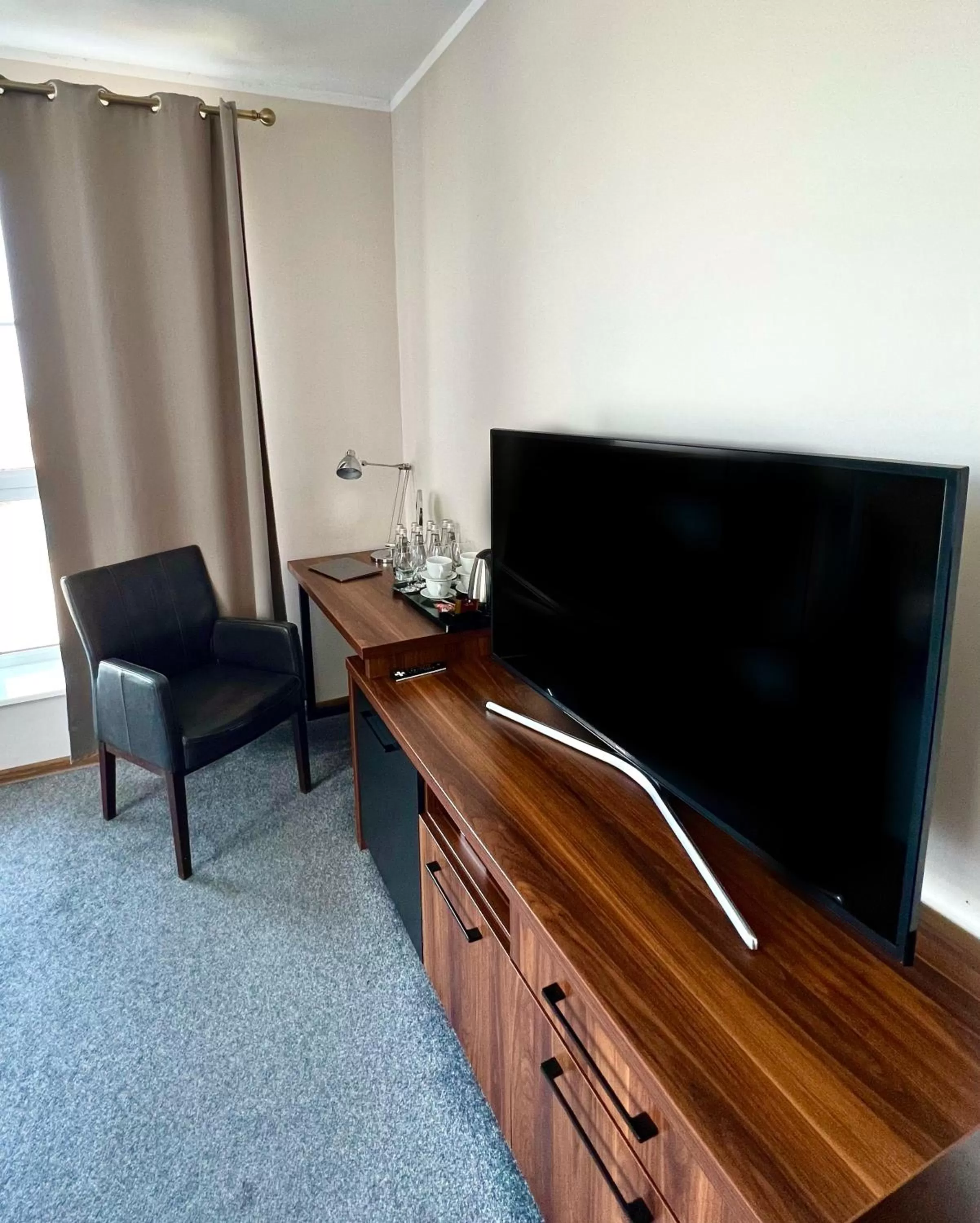 TV and multimedia, TV/Entertainment Center in W Porcie