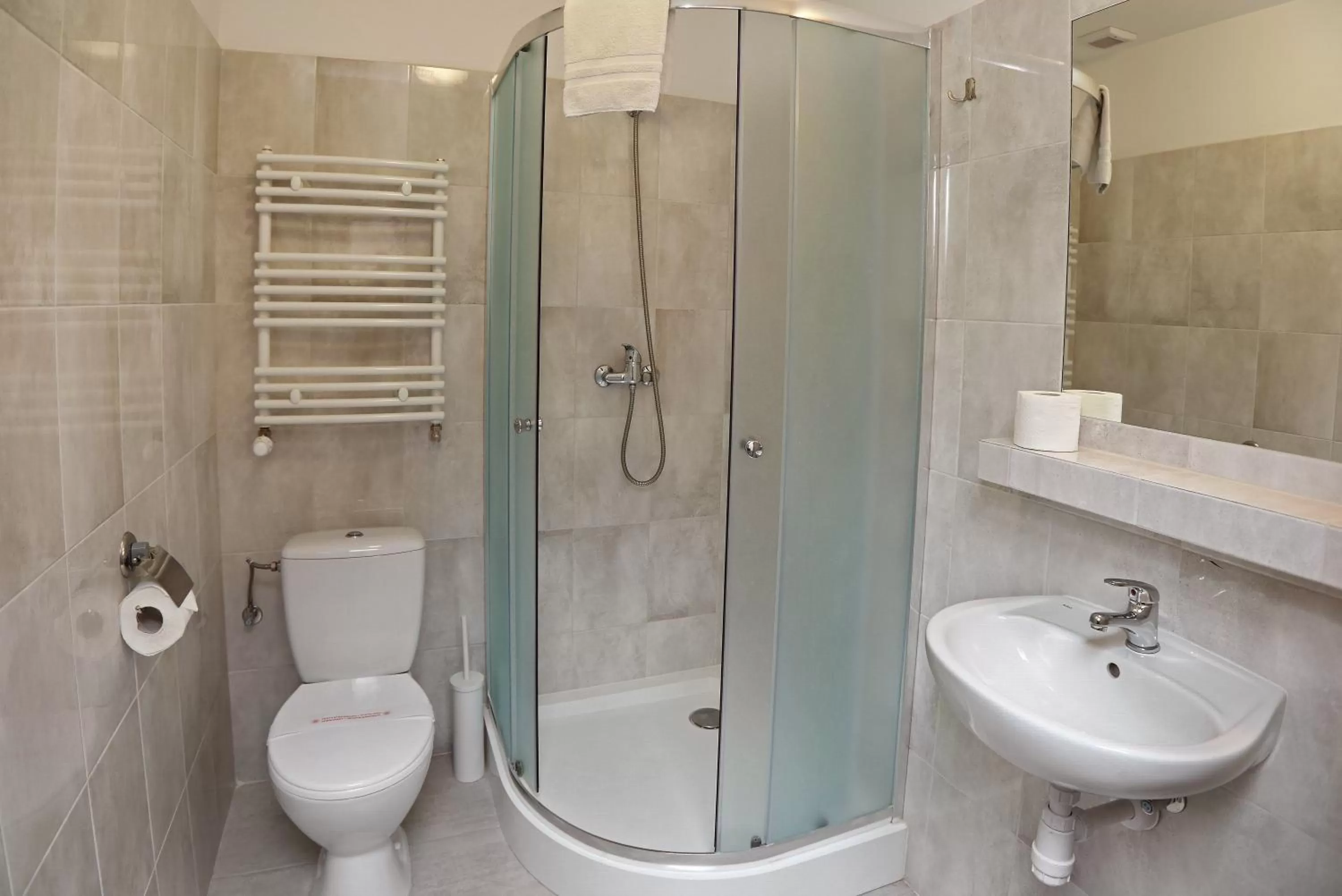 Shower in Hotel Przystanek Torun