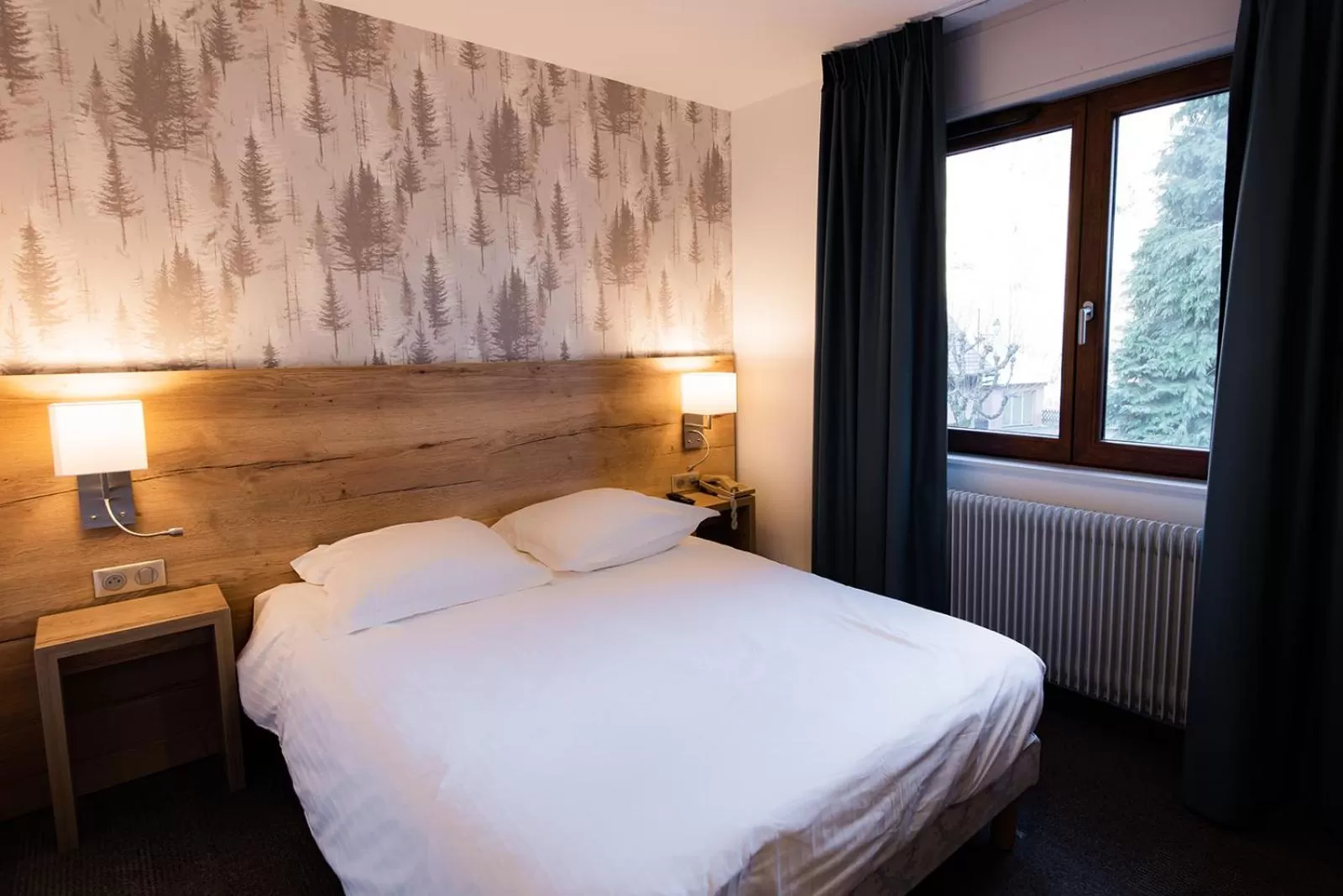 Bedroom, Bed in L'AO Hôtel & Restaurant L'Aigle d'Or