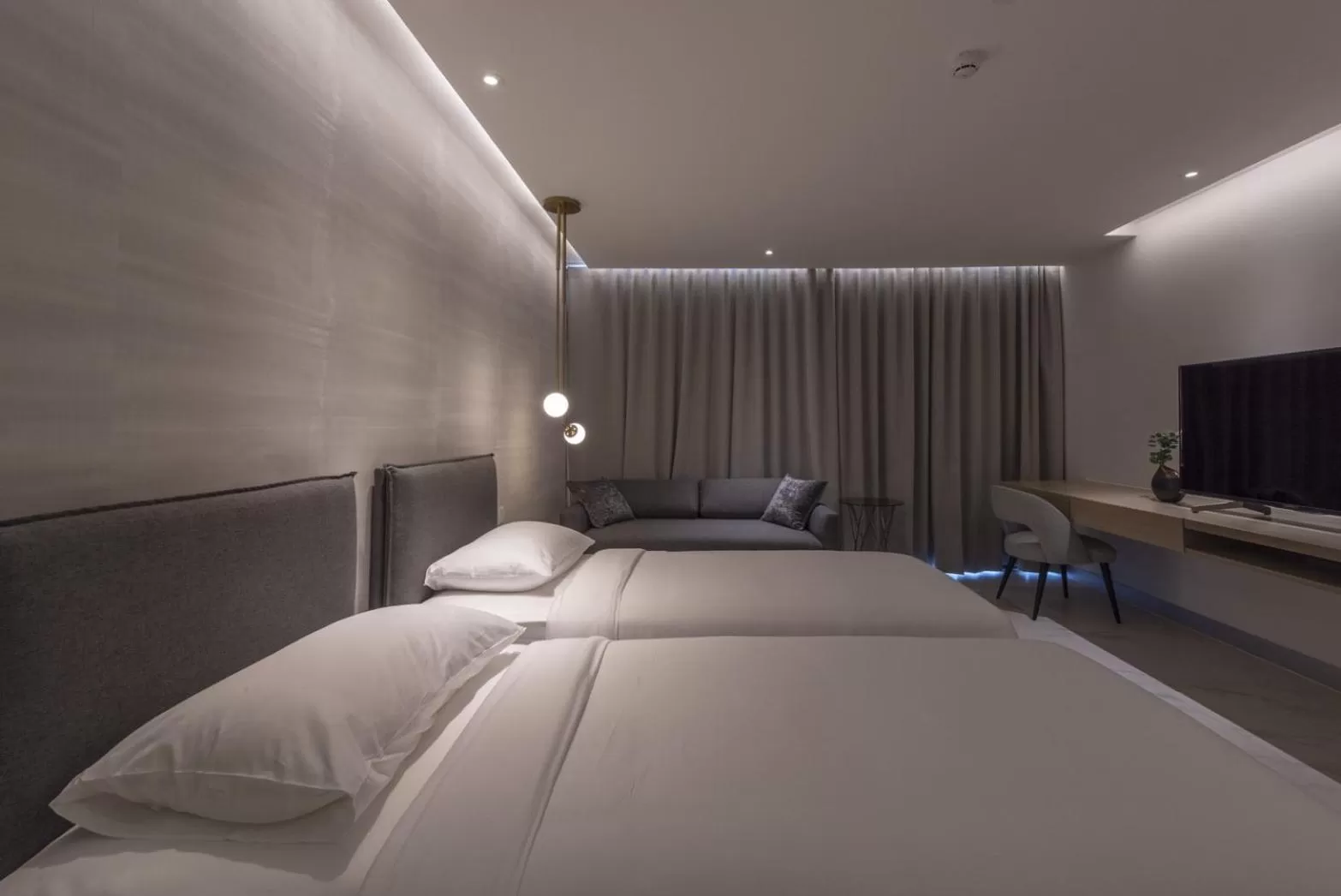 Bedroom, Bed in ashley hotel bkk