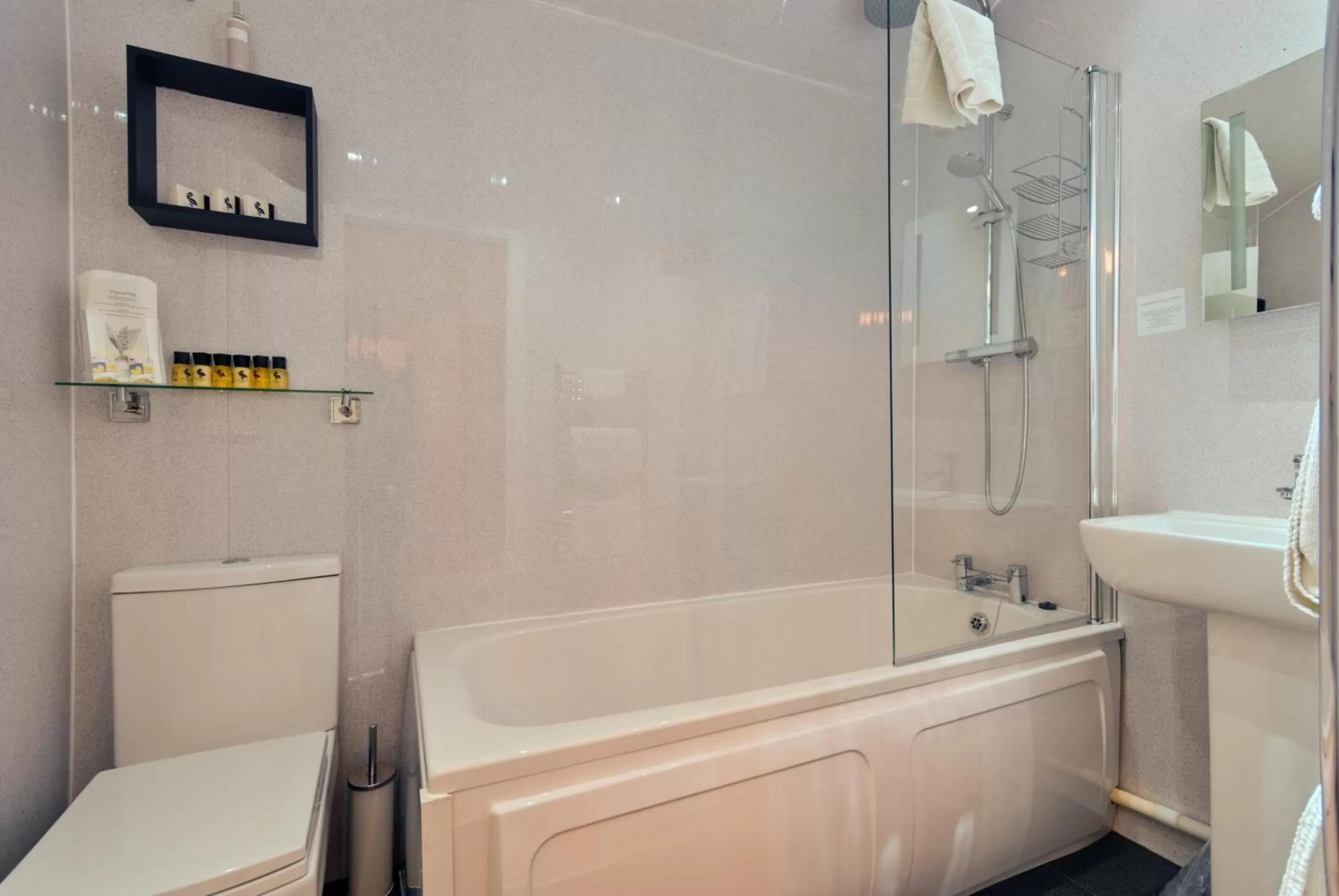 Lauriston & Lawton Court Hotel