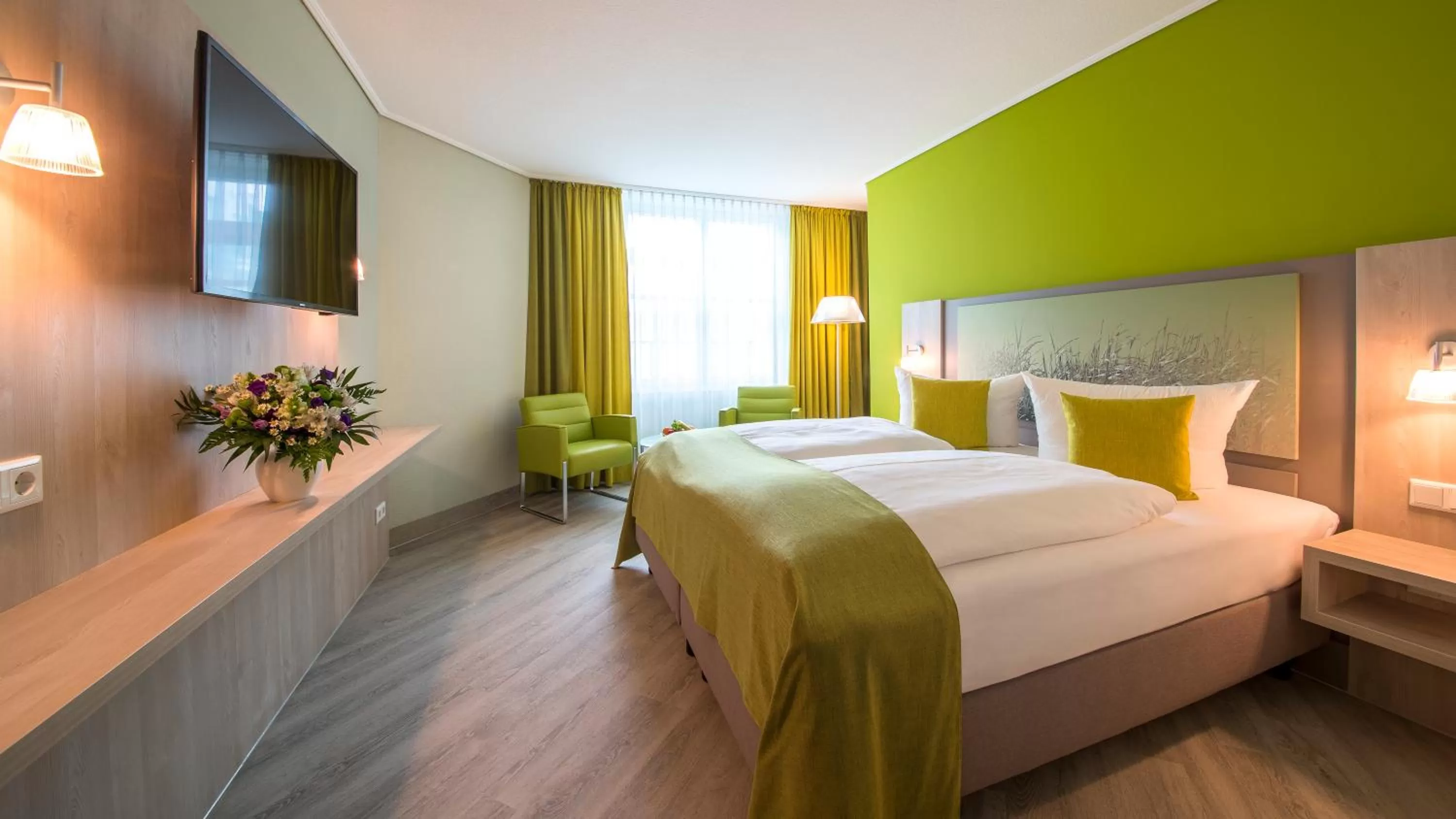 Photo of the whole room, Bed in Michels Inselhotel Vier Jahreszeiten