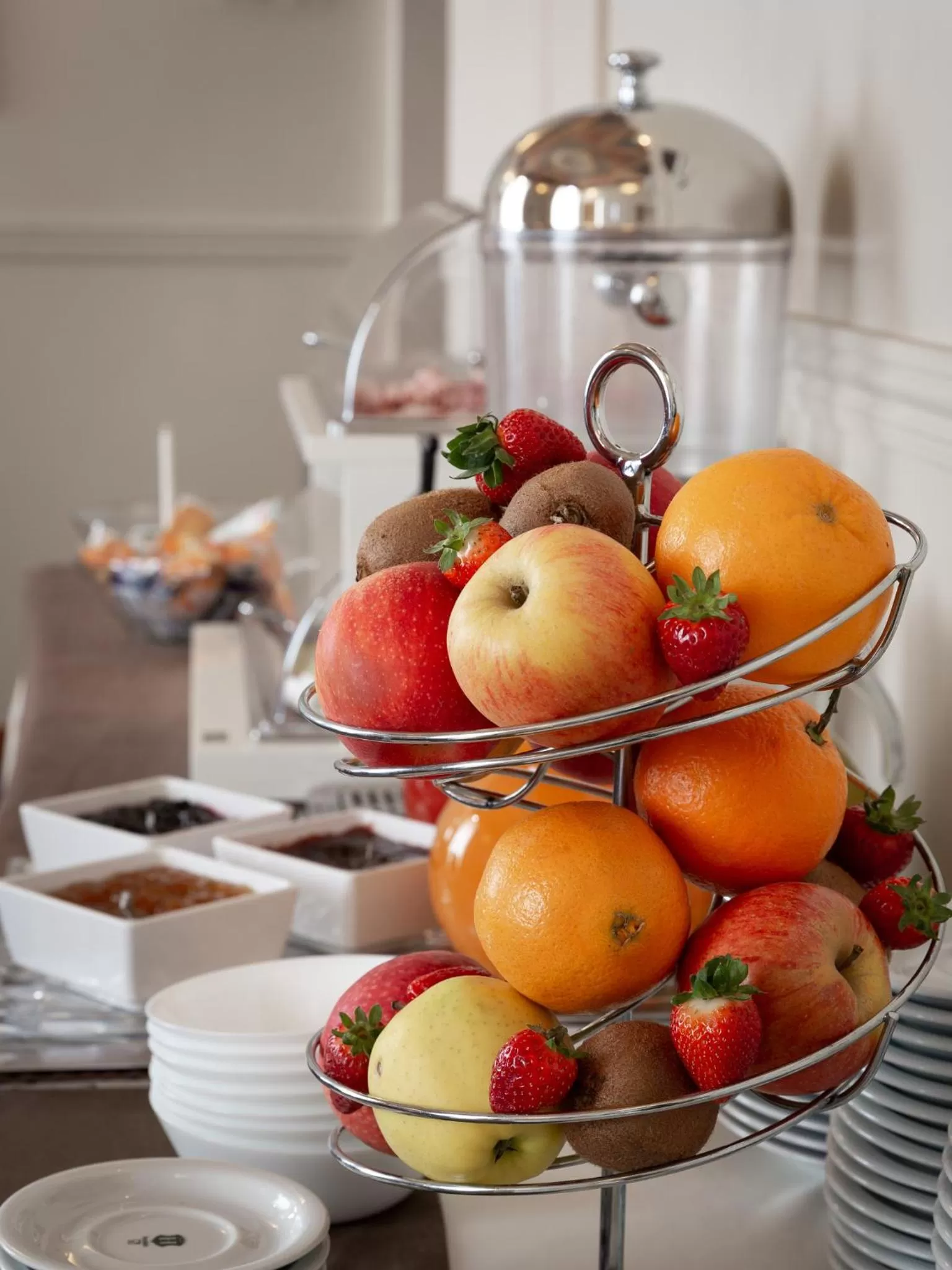 Restaurant/places to eat in HNN Luxury Suites