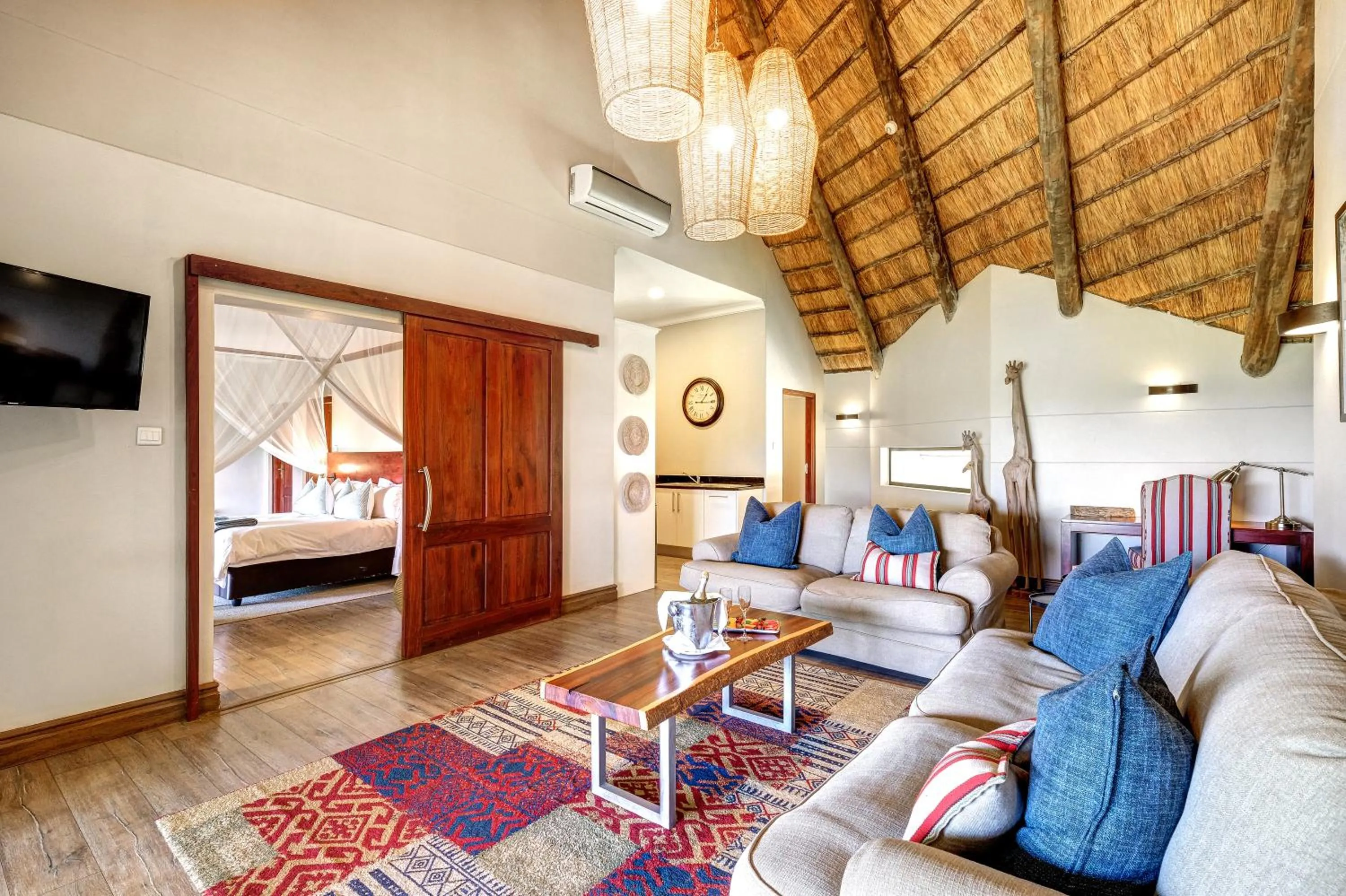 Lounge or bar, Bed in Ilala Lodge Hotel