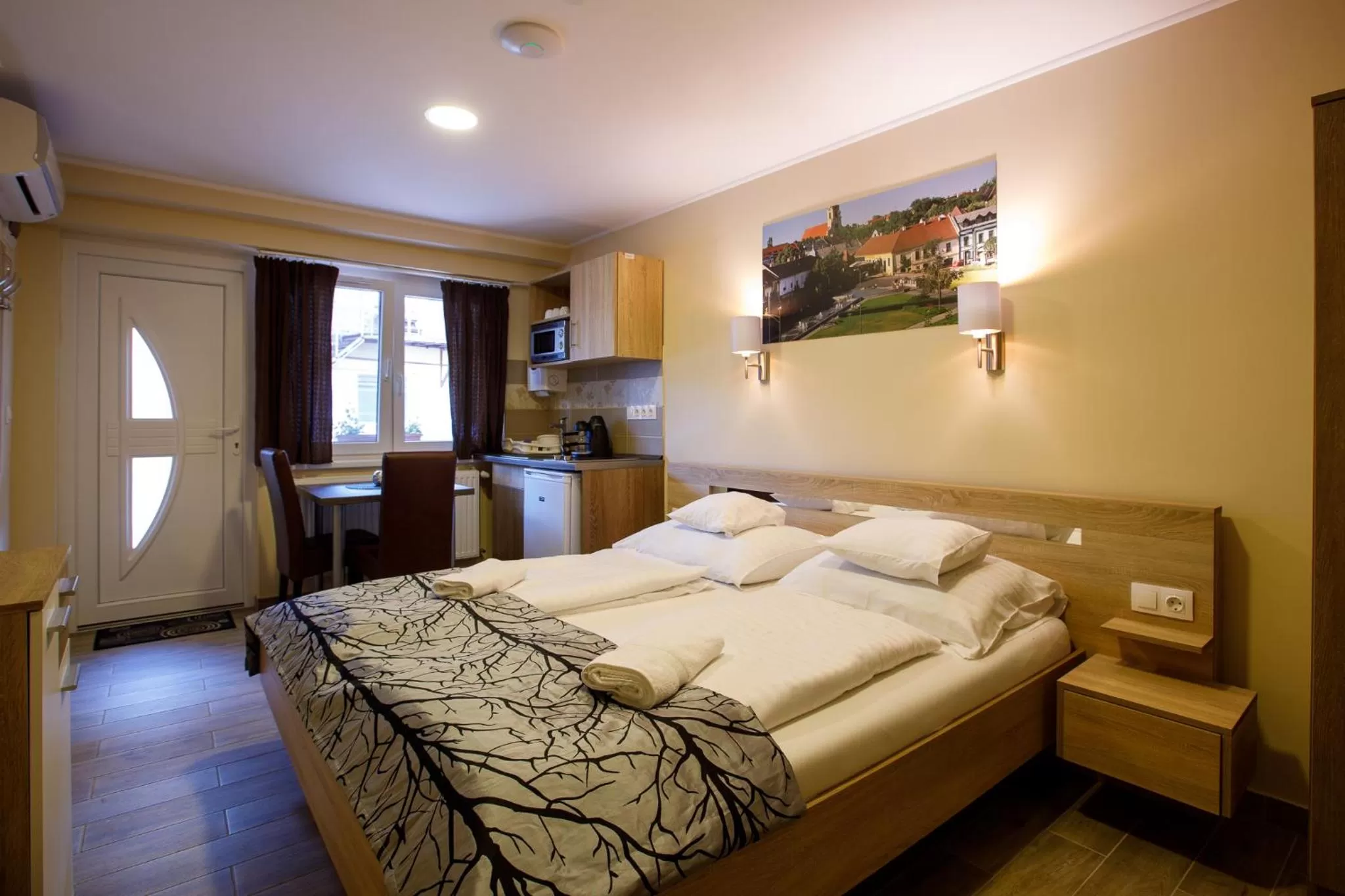 Bed in Central Panzió Gyula