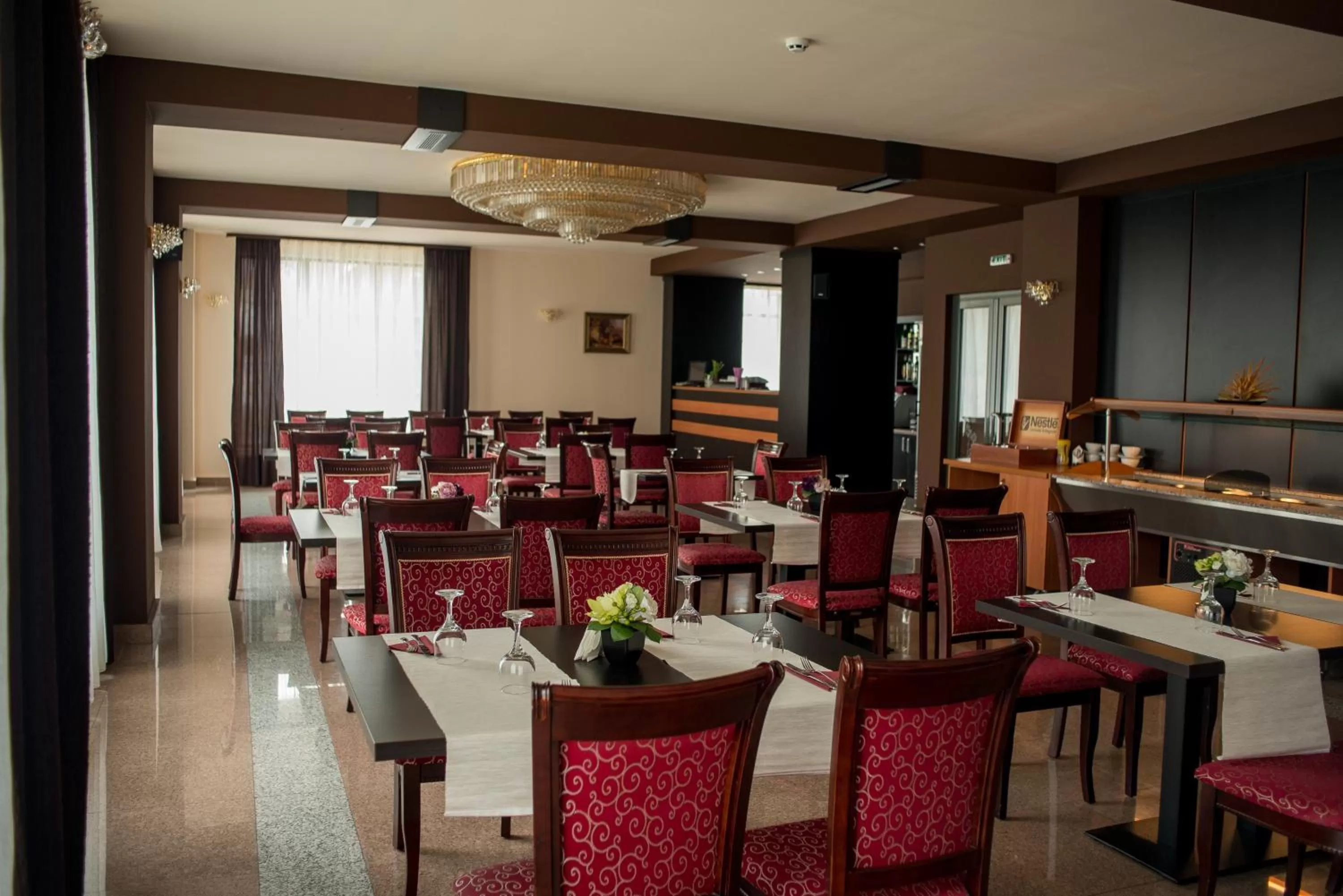 Restaurant/places to eat in Hotel Regal