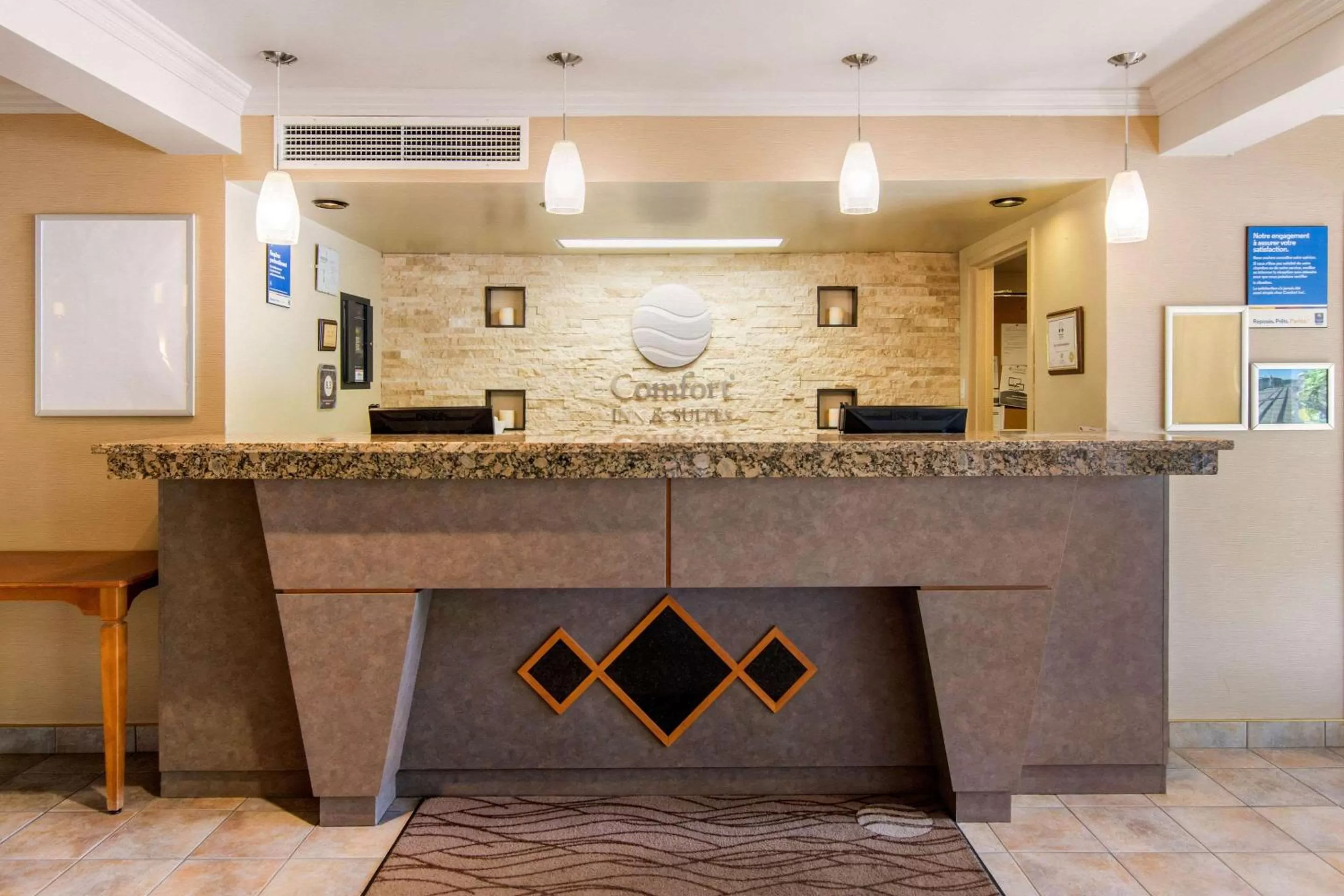 Lobby or reception in Comfort Inn & Suites Shawinigan