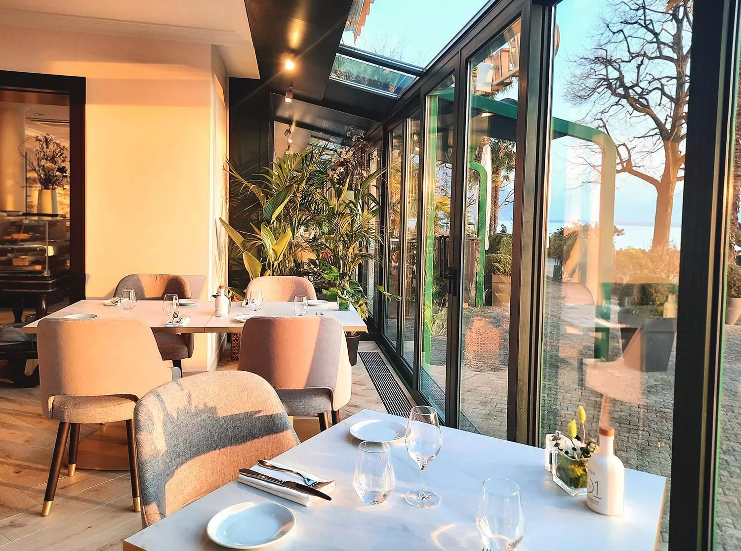 Restaurant/places to eat in Villa Toscane