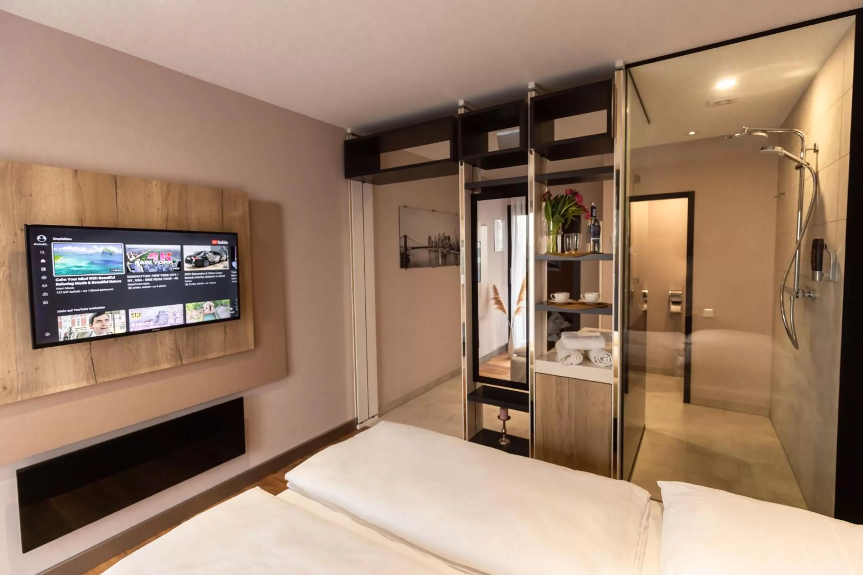 Staff, Bed in 24Seven Hotel Schwabach