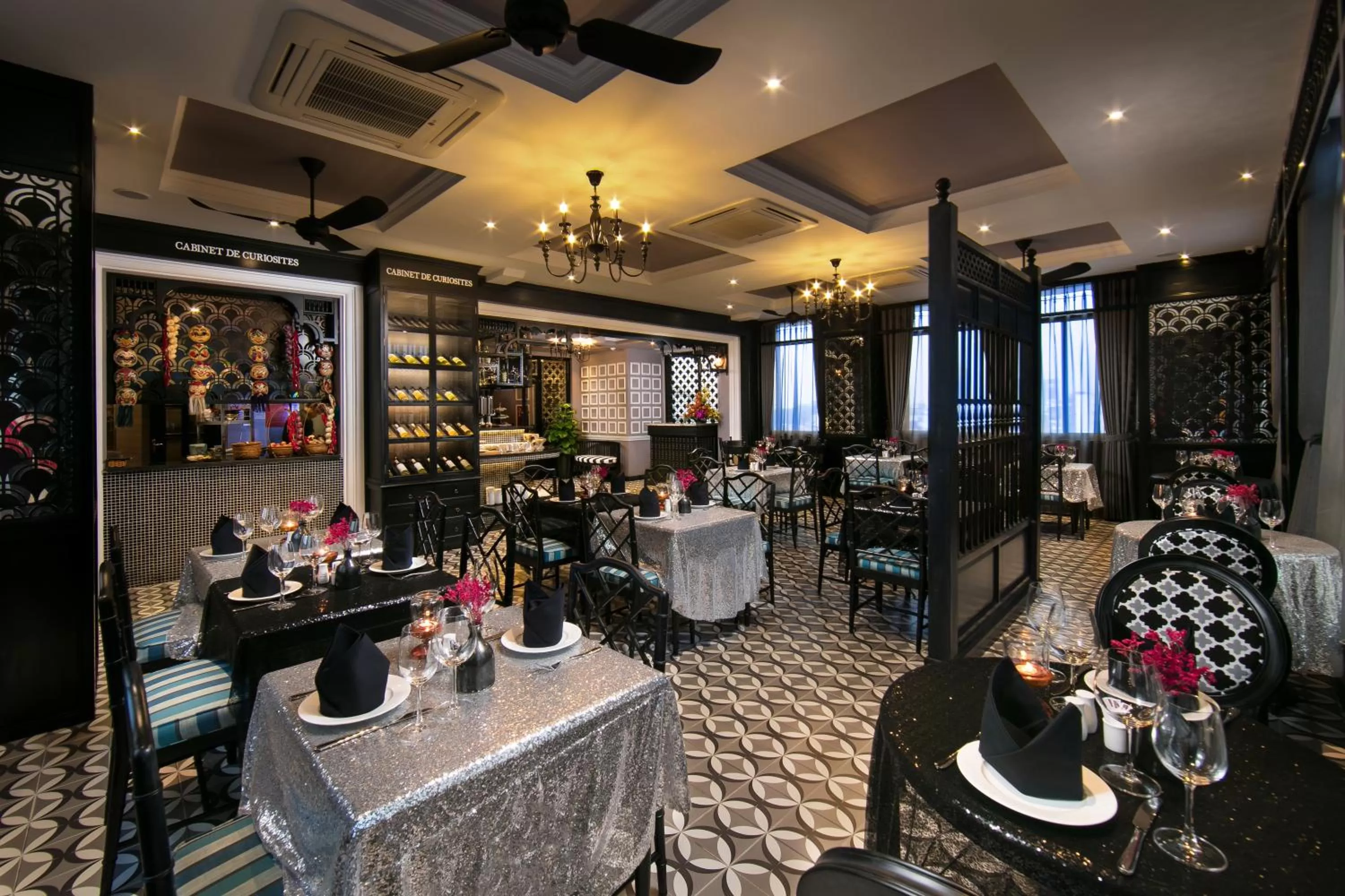 Restaurant/places to eat in JM Marvel Hotel & Spa