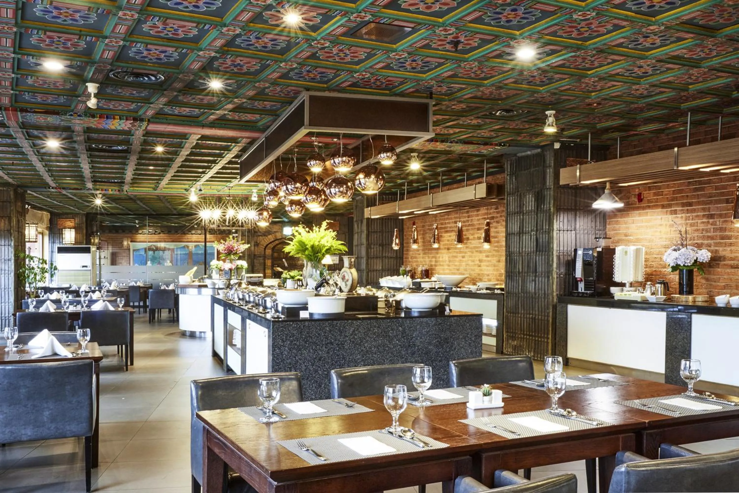 Restaurant/places to eat in Commodore Hotel Busan