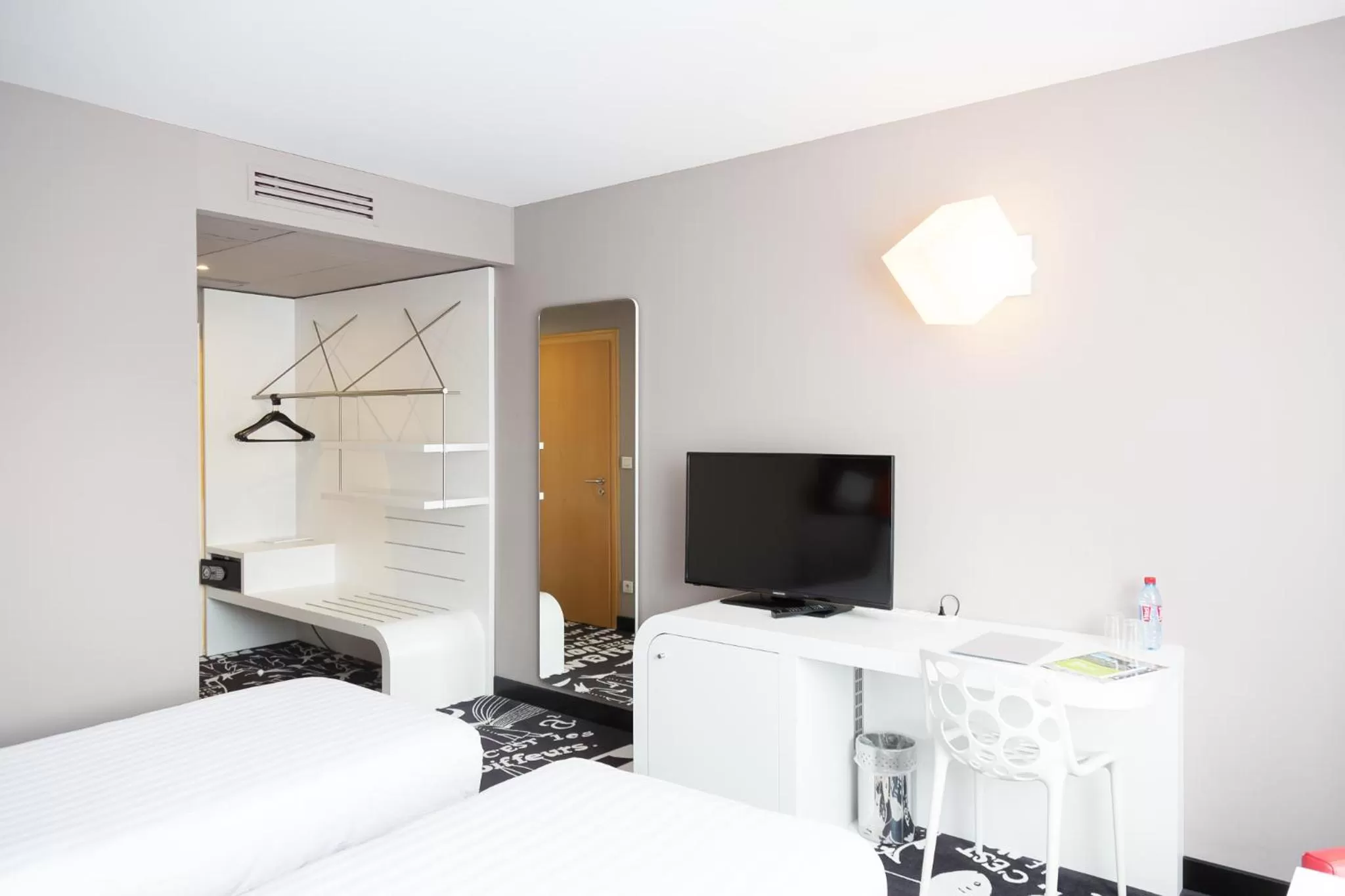 TV and multimedia, Bed in Hotel Tristar