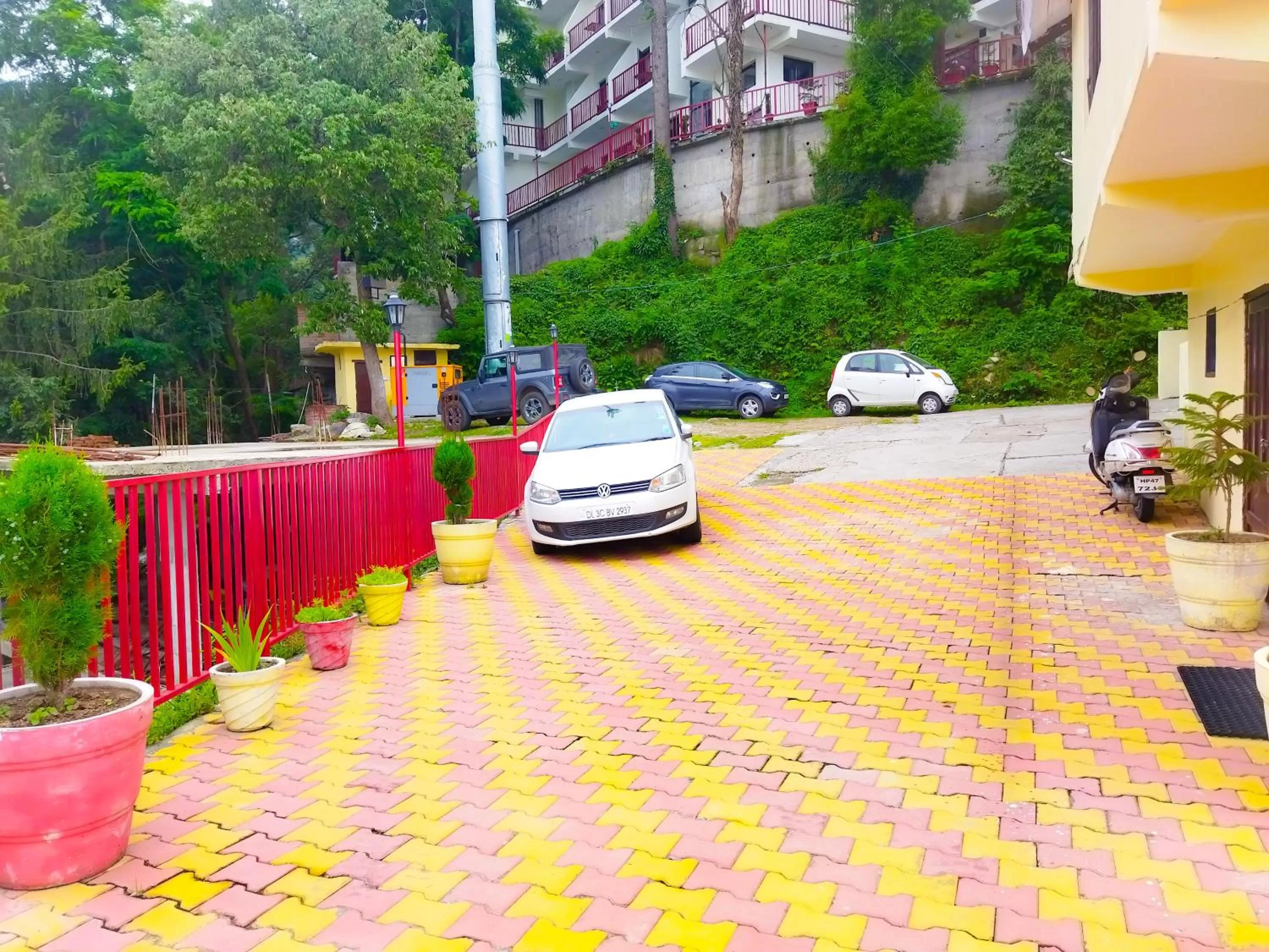 Parking in Hotel Himdhara, Near Mall Road Dalhousie