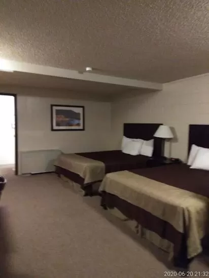 Bed in Yellowstone Motel