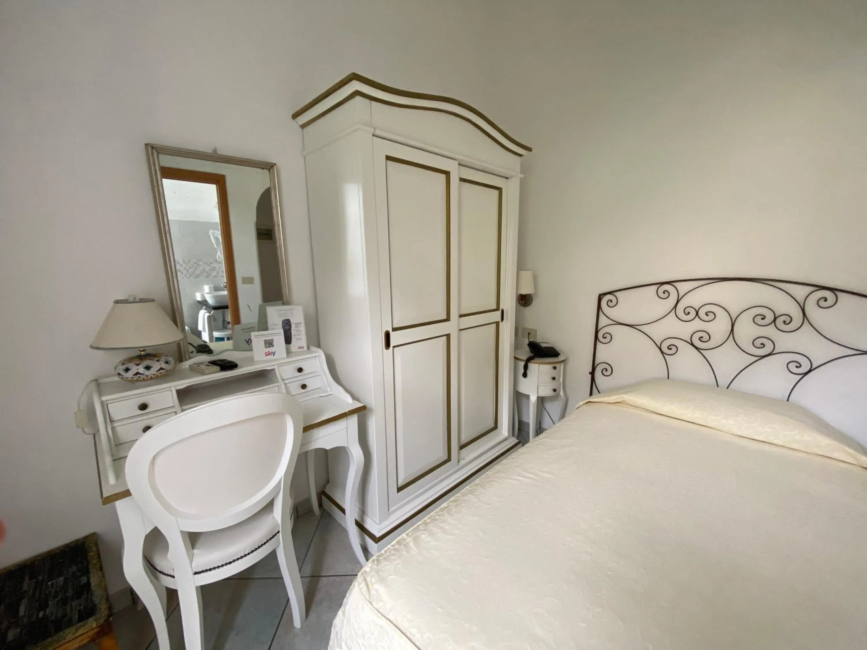 Photo of the whole room, Bed in Hotel La Perla