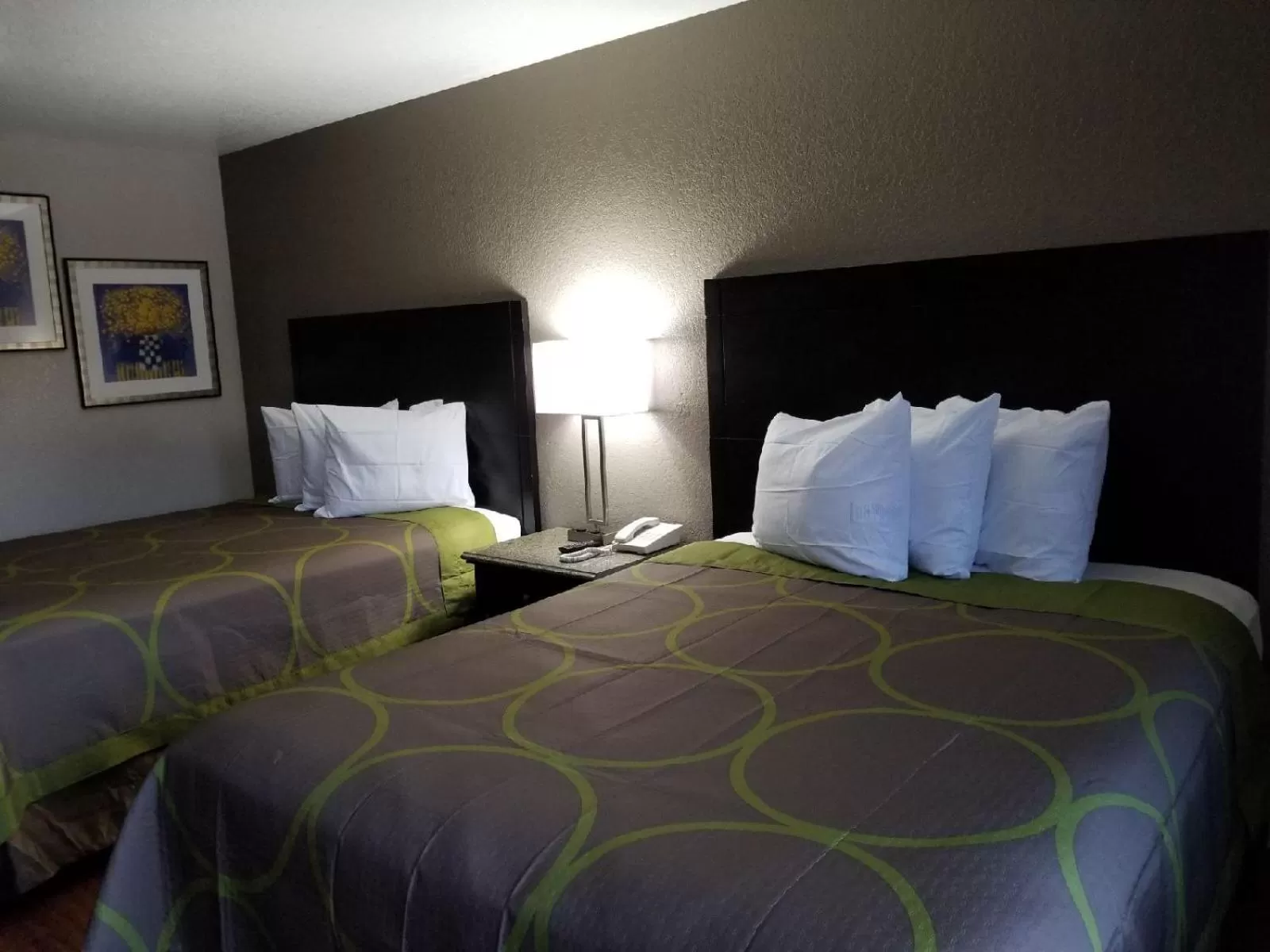 Bed in Super 8 by Wyndham San Antonio Pearl District Downtown