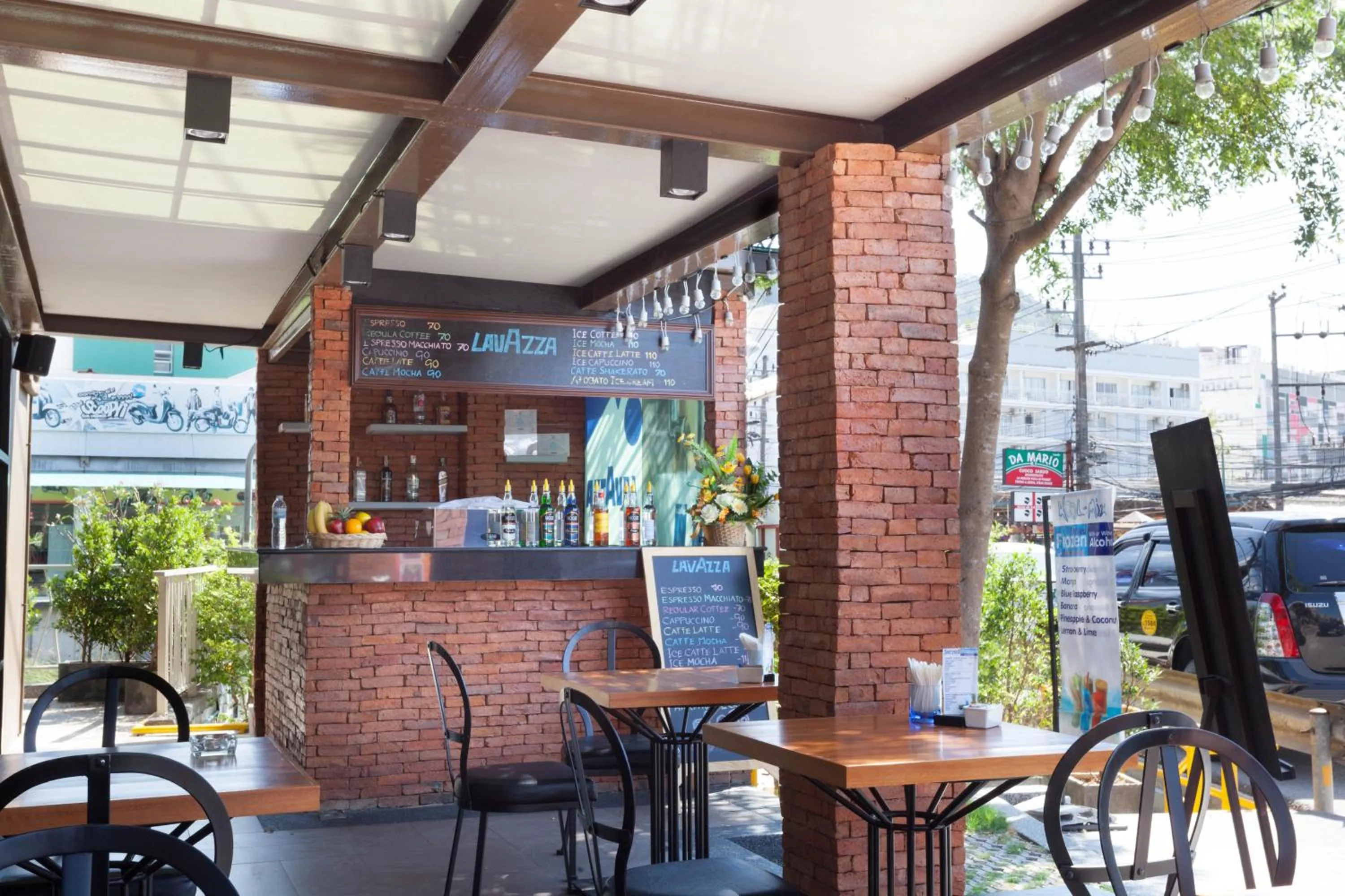 Restaurant/places to eat in Mazi Design Hotel by Kalima