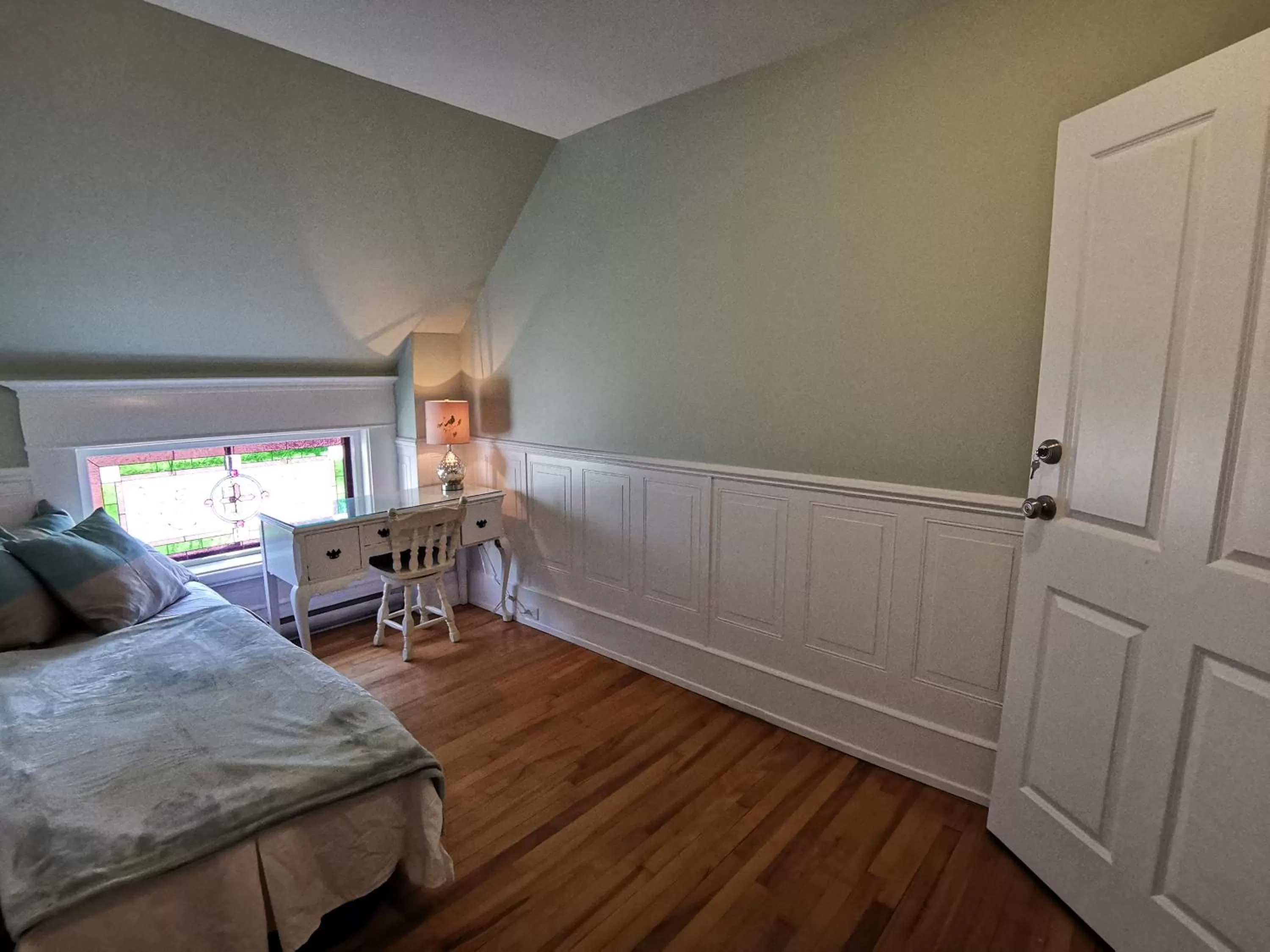 Seating area, Bed in By The River B&B