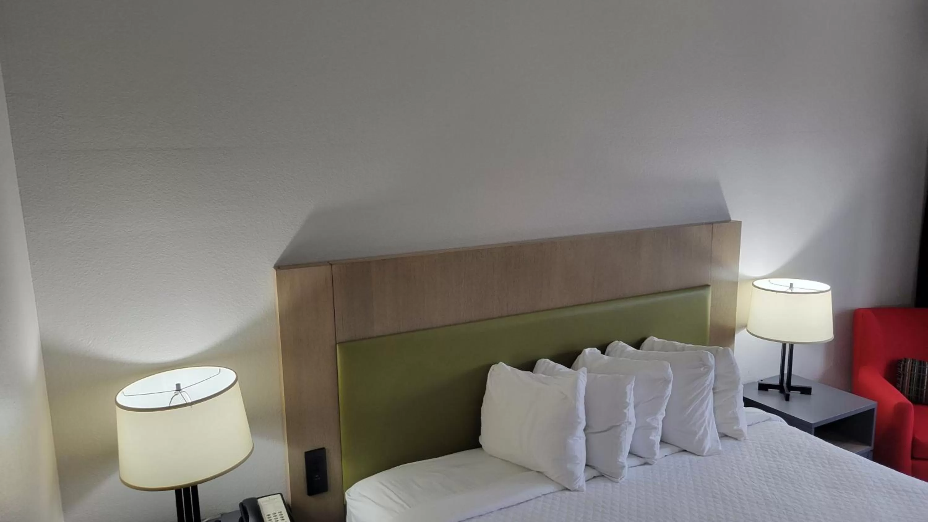 Bed in Country Inn & Suites By Radisson, McDonough, GA