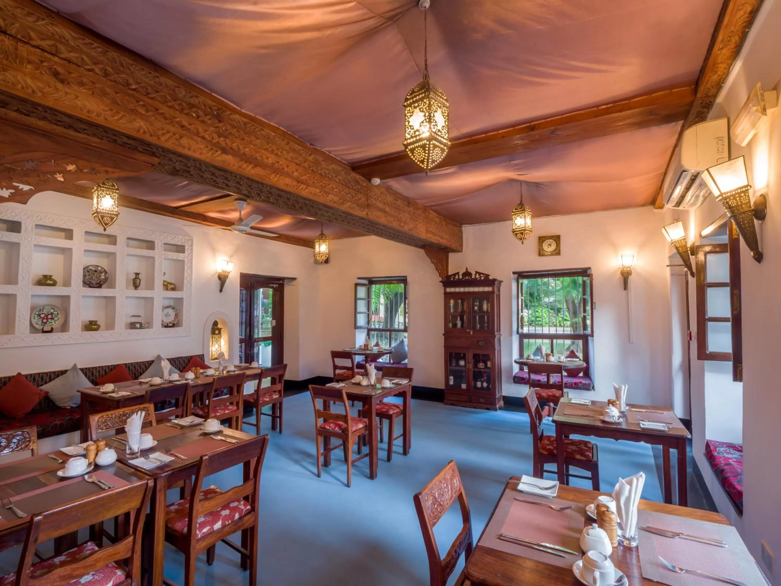 Restaurant/places to eat in Beyt Al Salaam