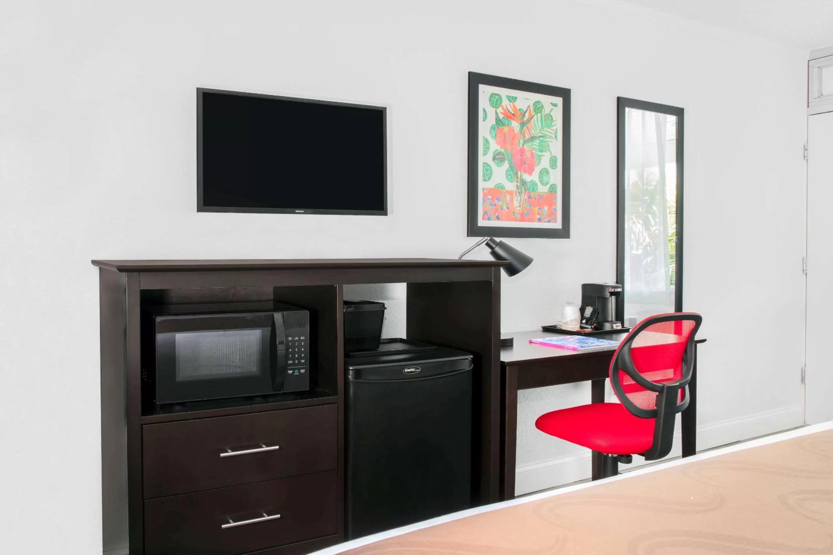 Photo of the whole room in Quality Inn Miami South