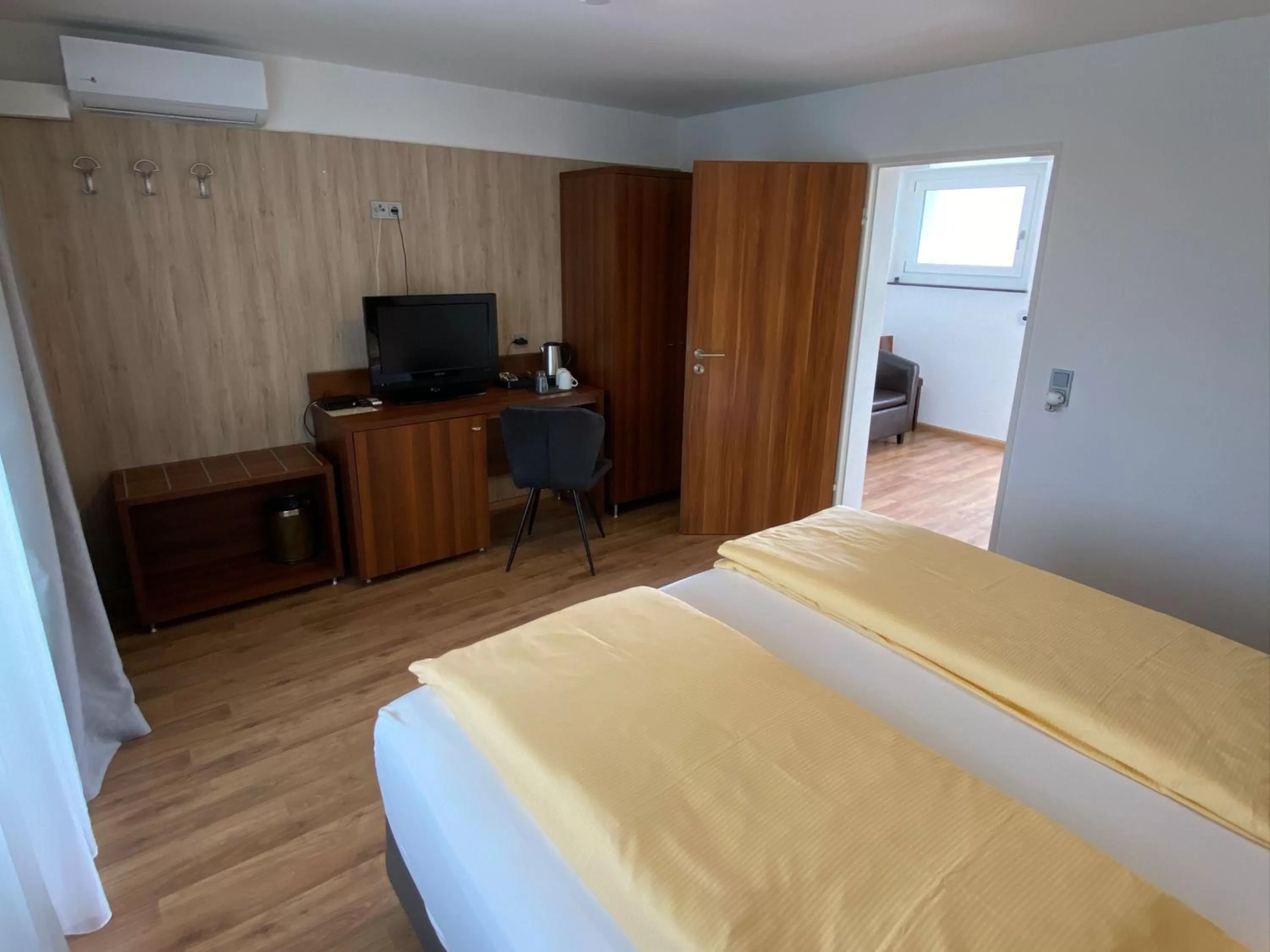 View (from property/room), Bed in ZUM ZIEL Hotel Grenzach-Wyhlen bei Basel